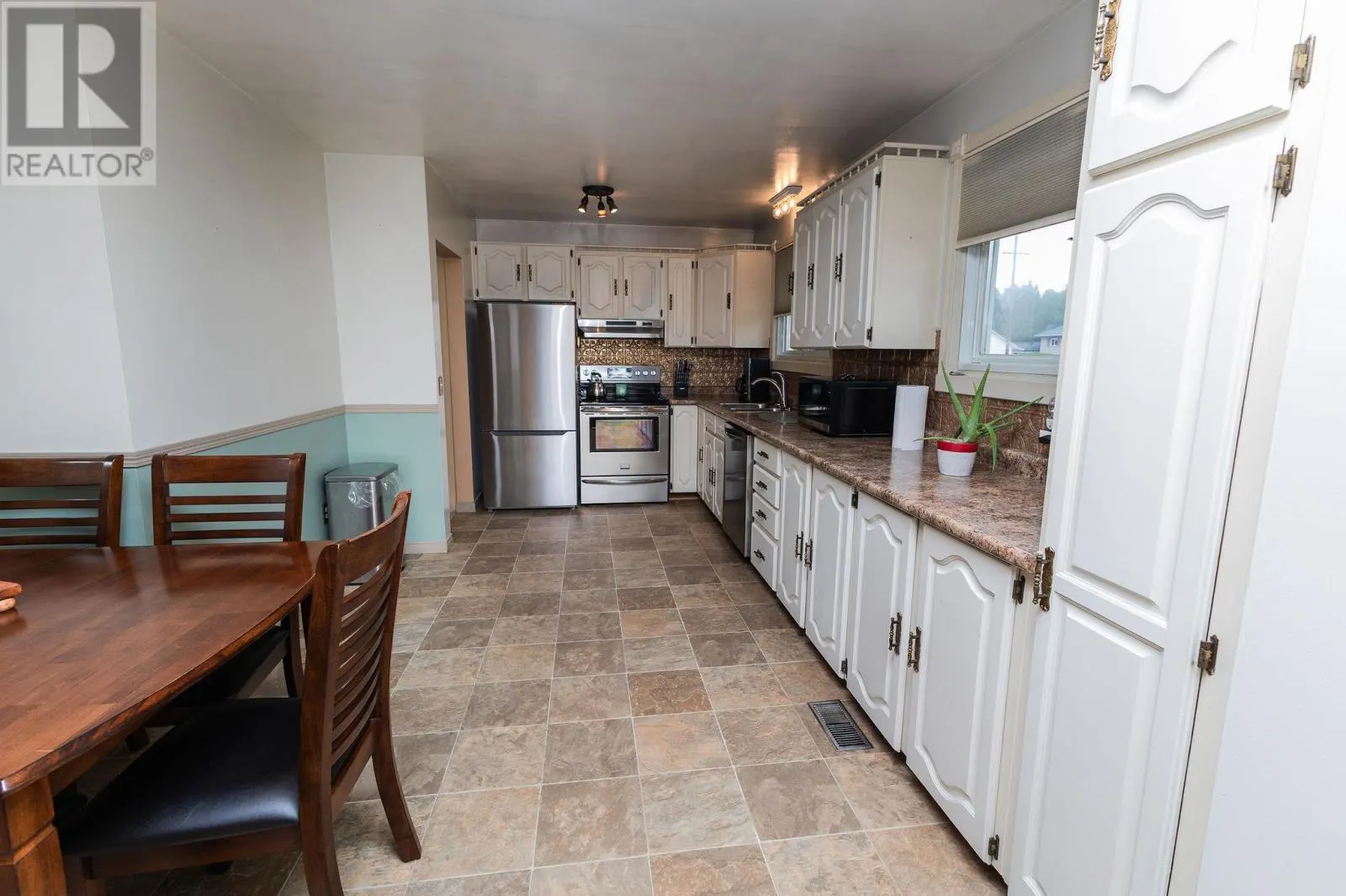 617 Boundary RD
