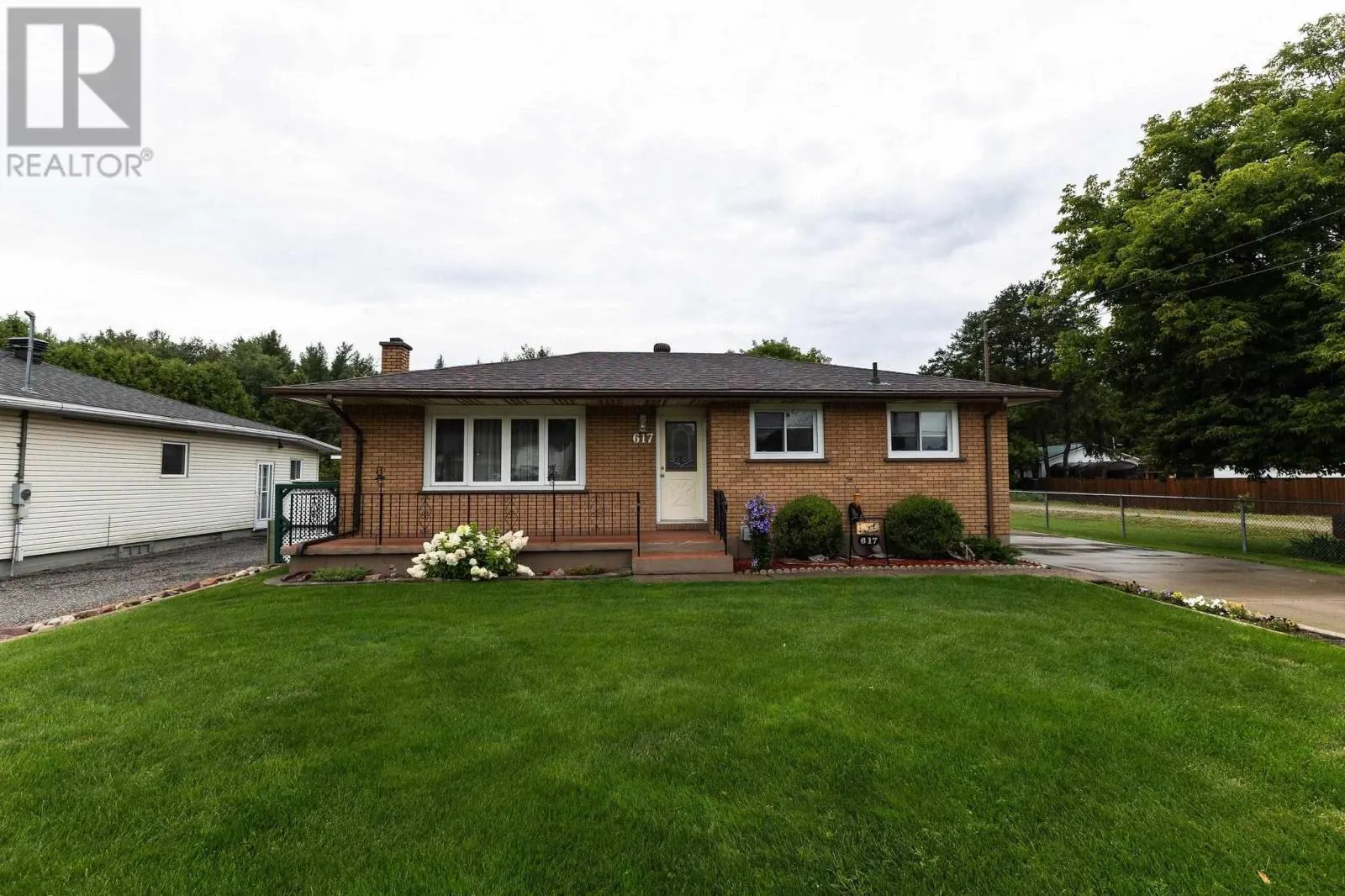 617 Boundary RD