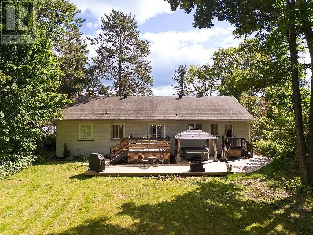 1468 Queen Street East