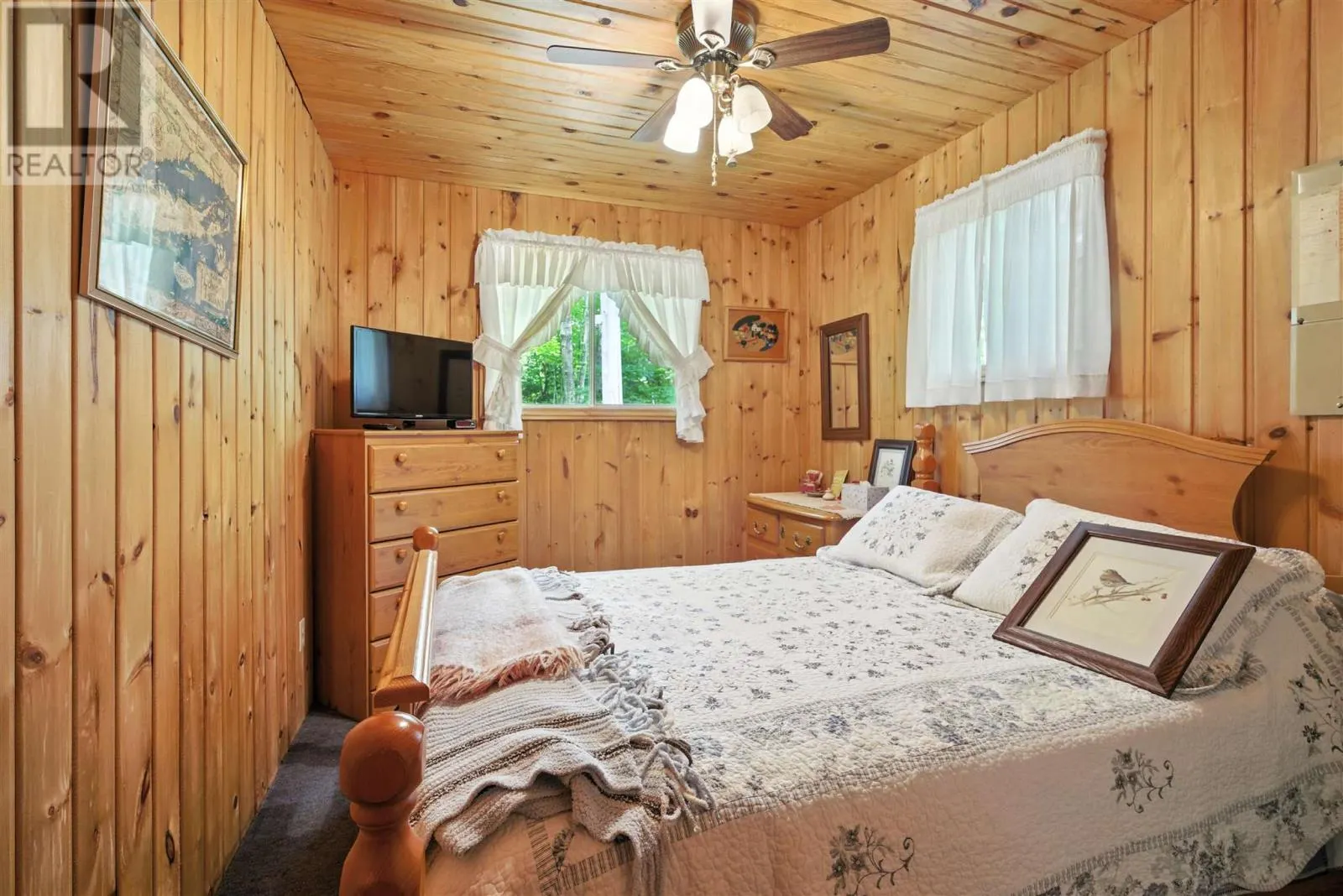 425 Axe Lake RD
