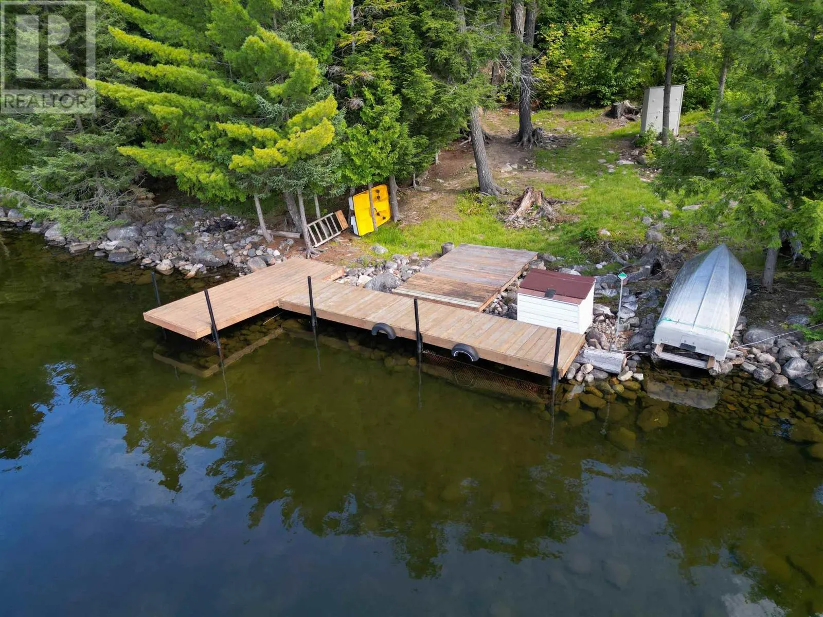 425 Axe Lake RD