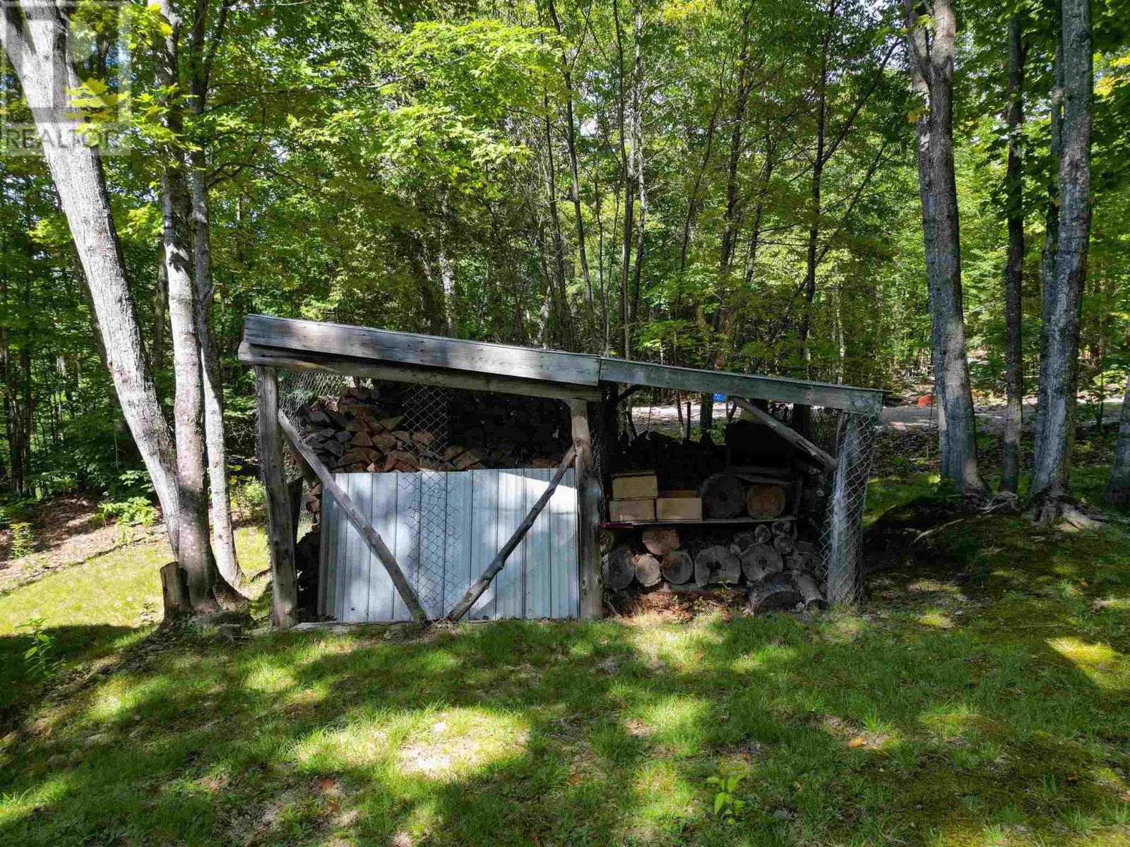 425 Axe Lake RD