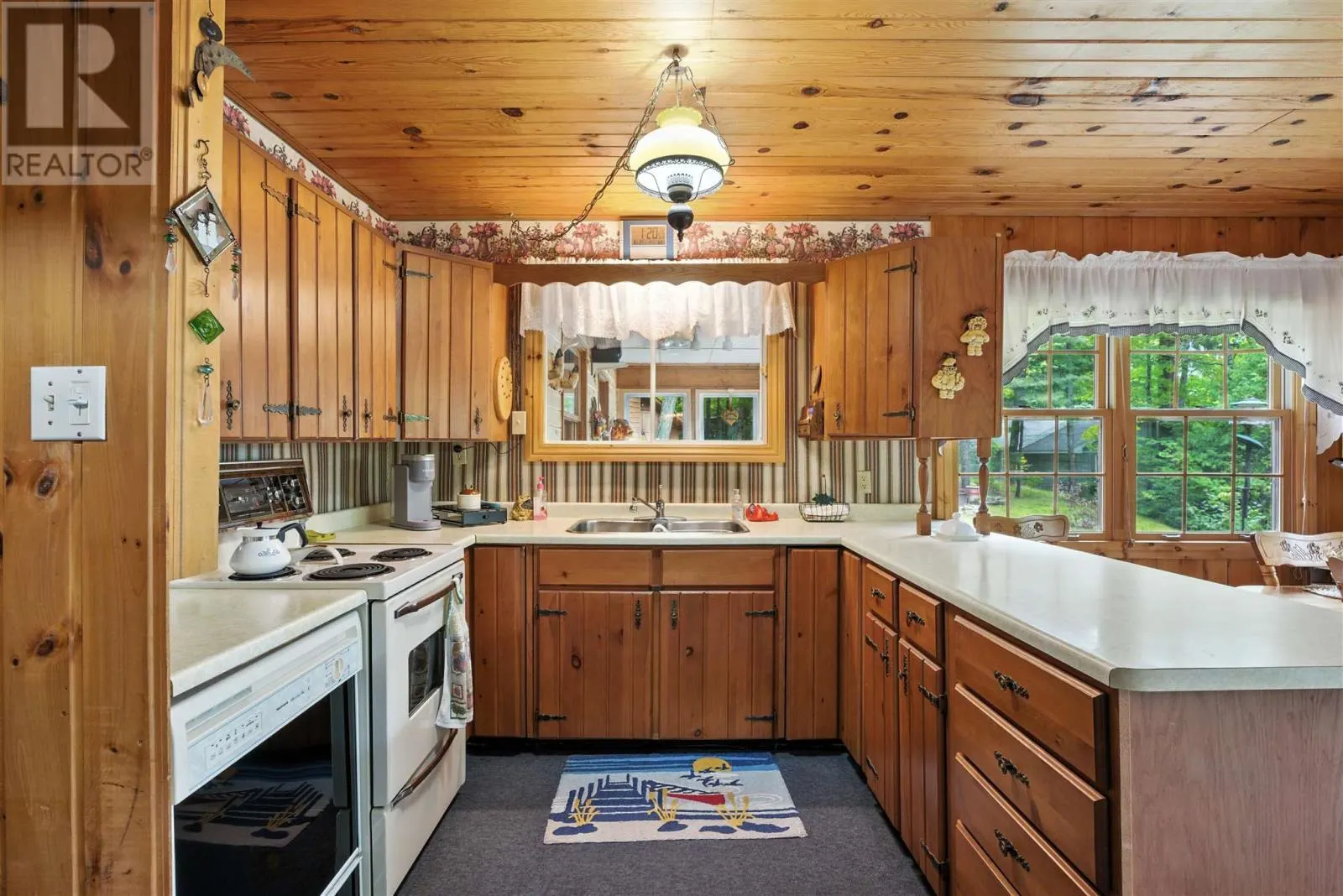 425 Axe Lake RD