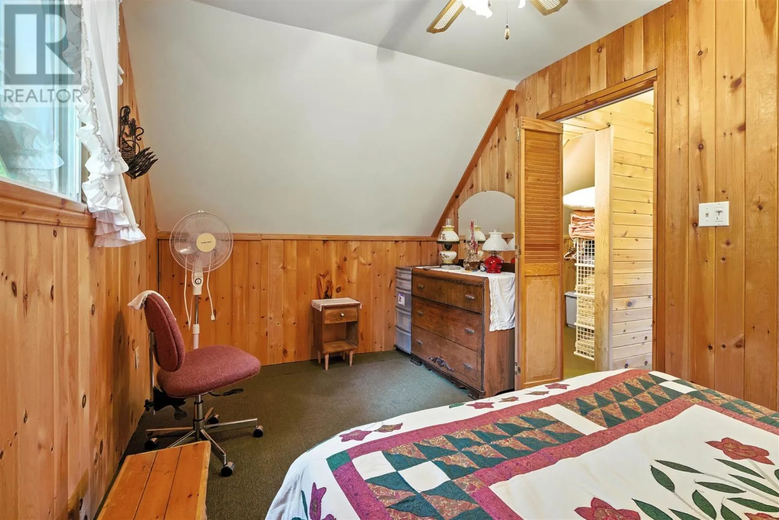 425 Axe Lake RD