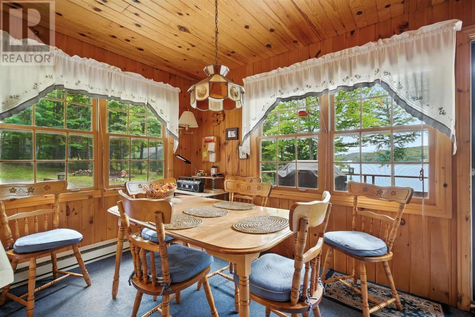 425 Axe Lake RD