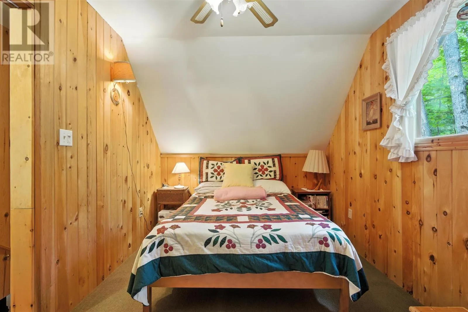 425 Axe Lake RD