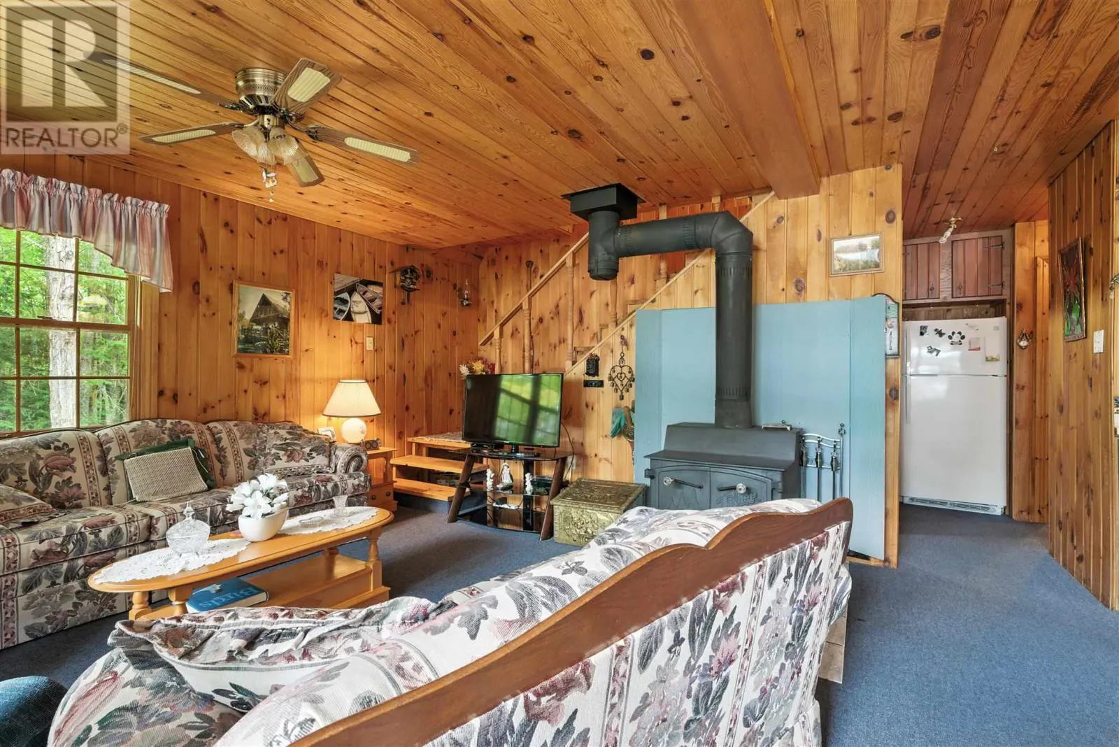 425 Axe Lake RD