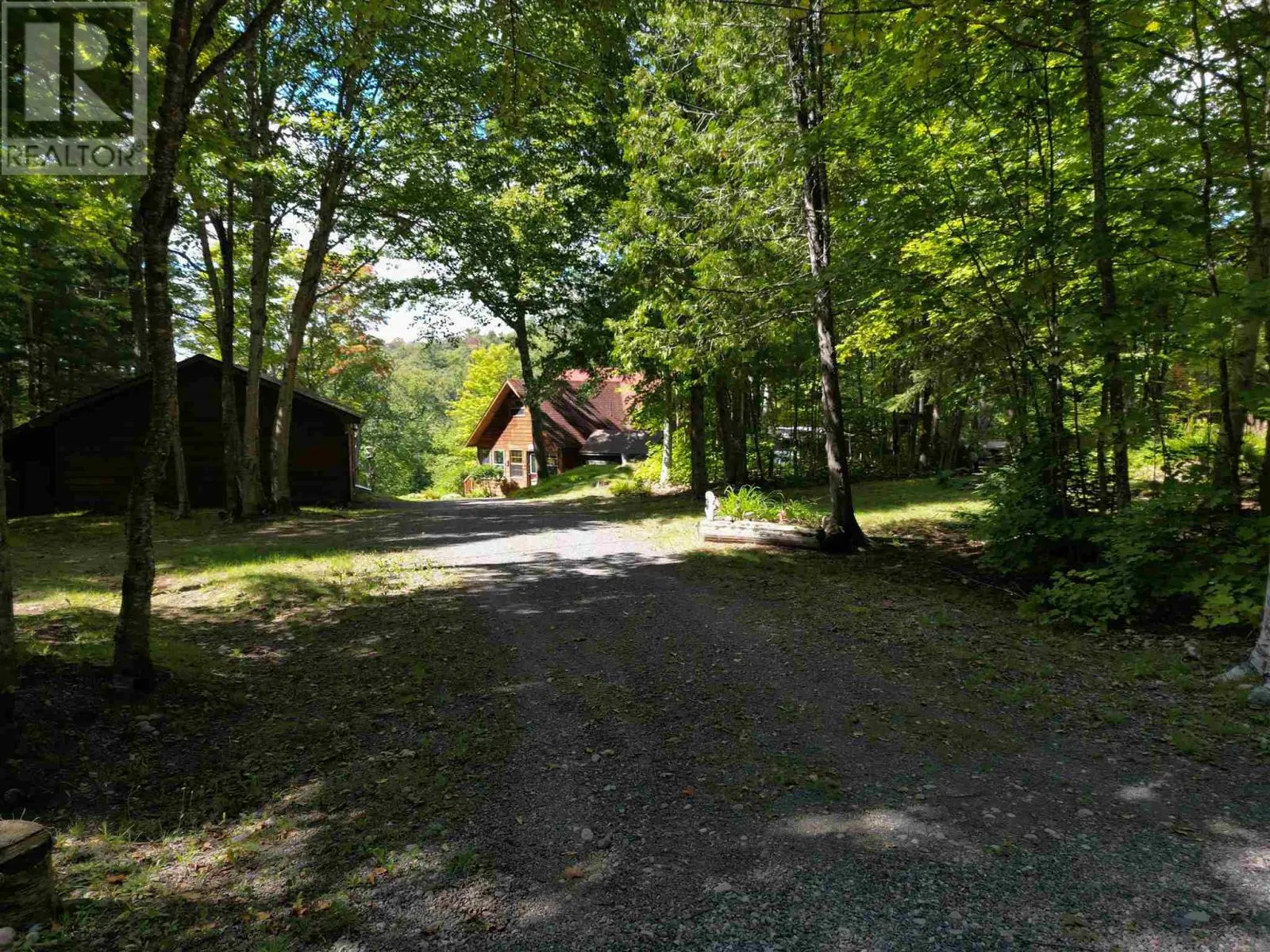 425 Axe Lake RD