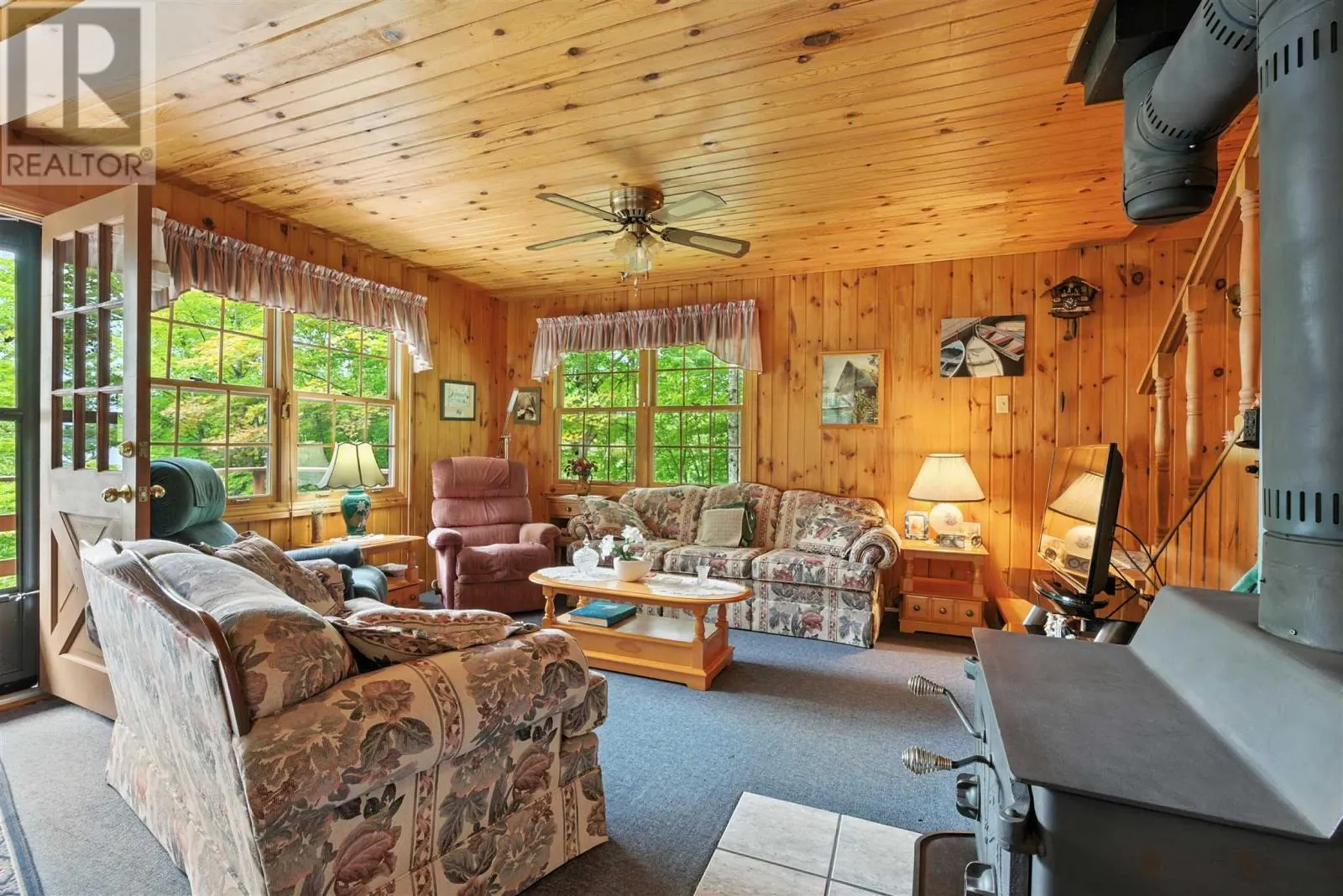 425 Axe Lake RD
