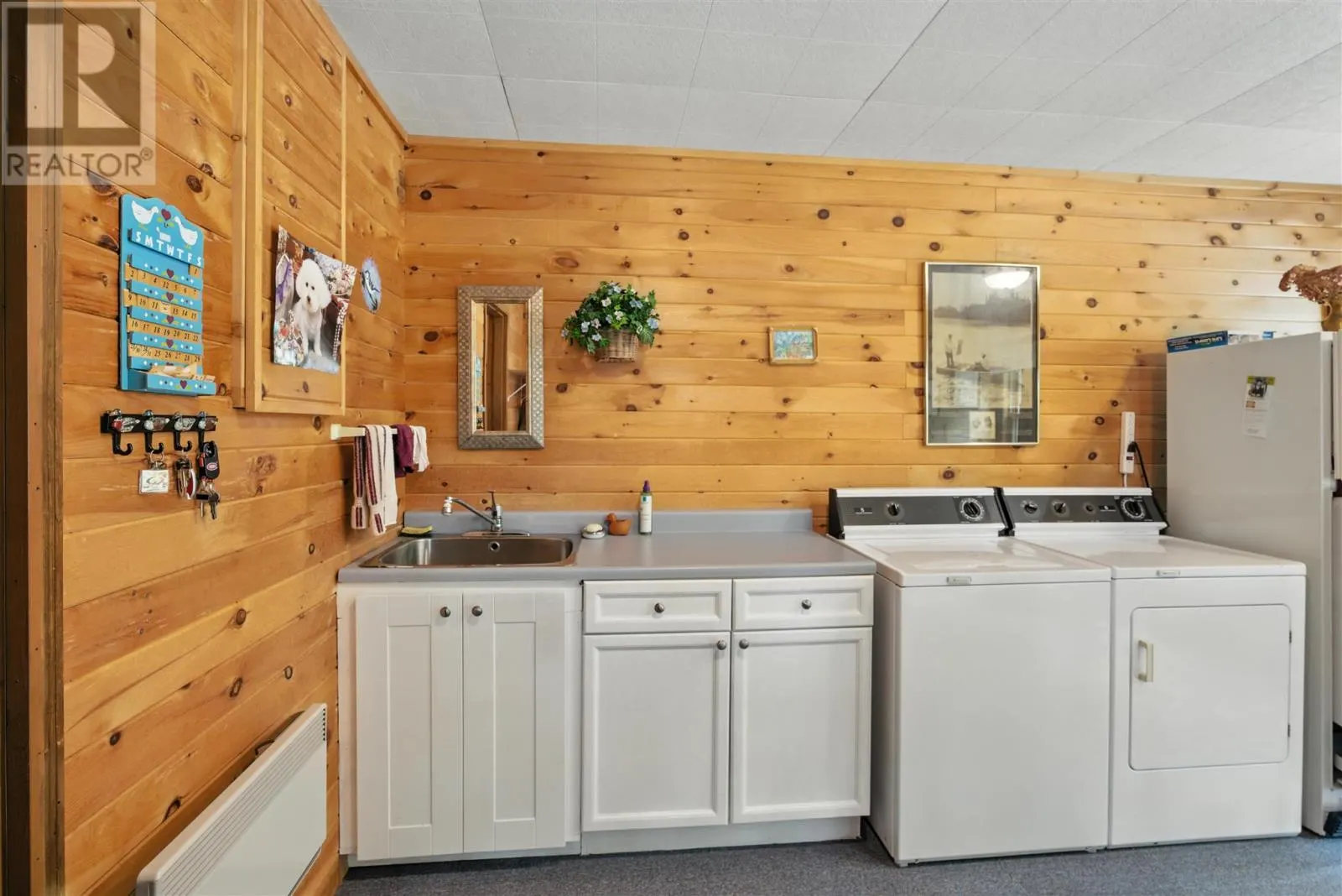 425 Axe Lake RD