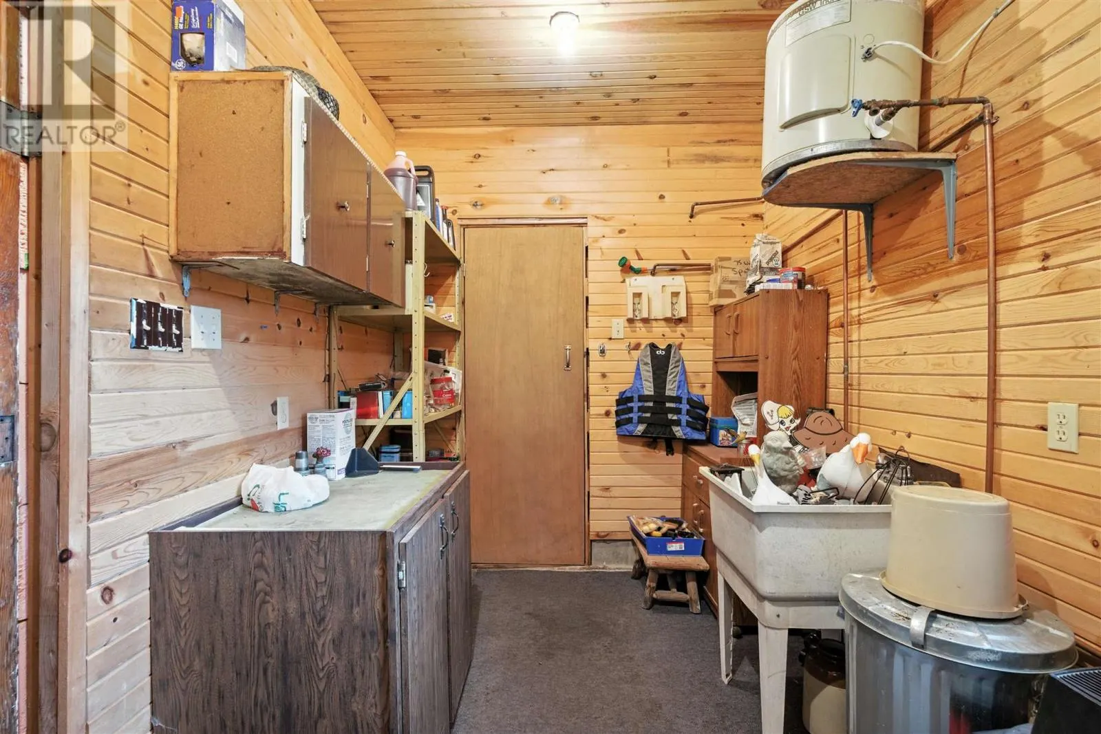 425 Axe Lake RD