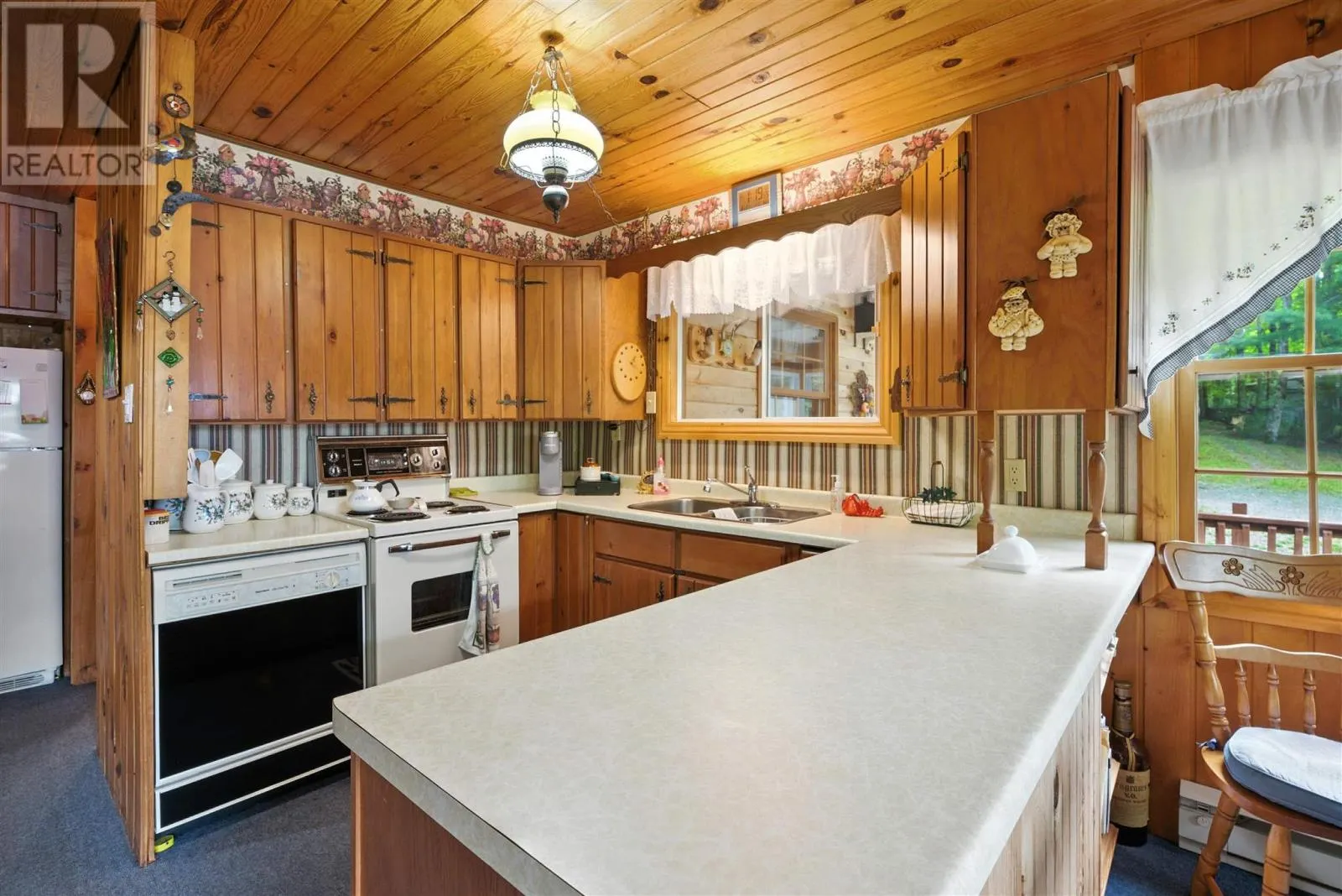 425 Axe Lake RD