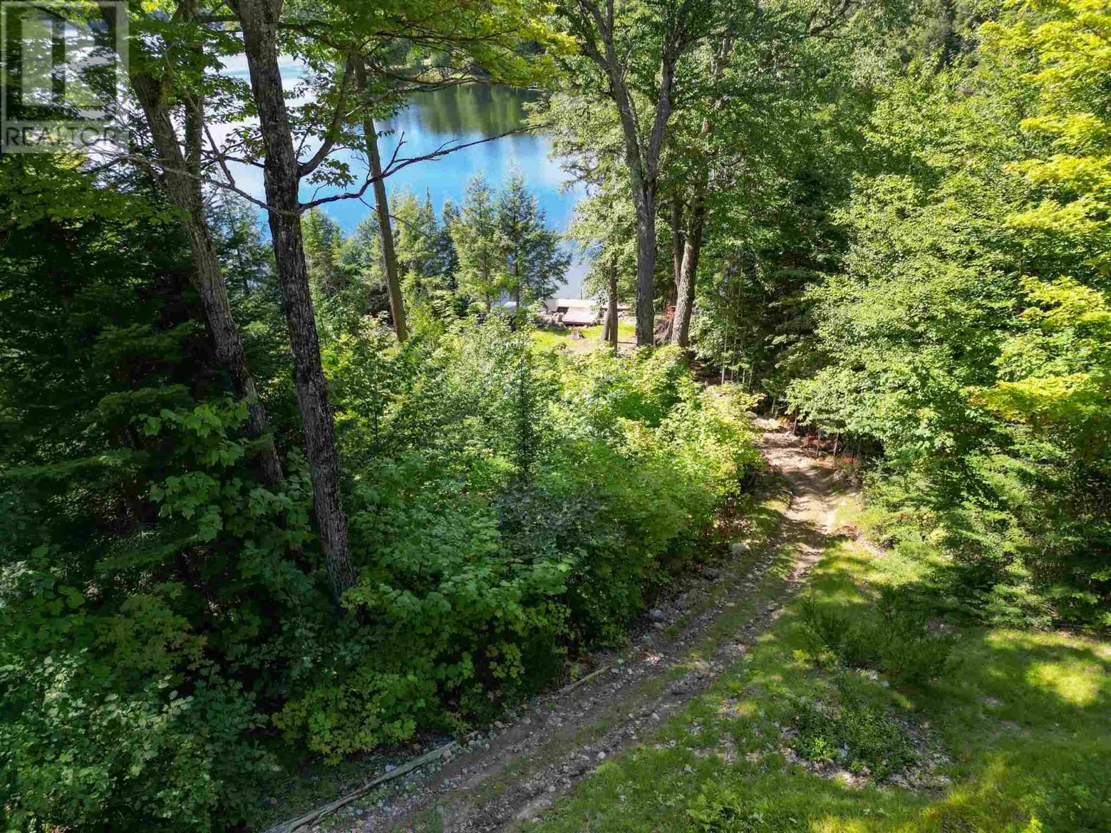 425 Axe Lake RD