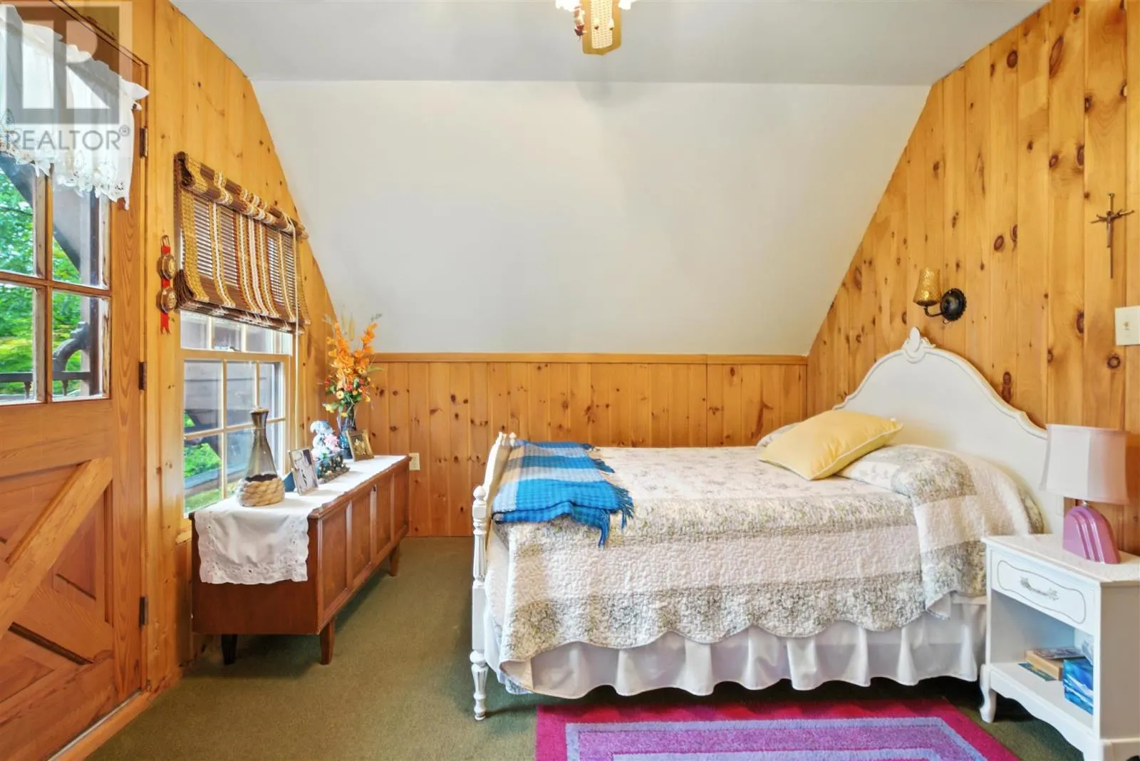 425 Axe Lake RD