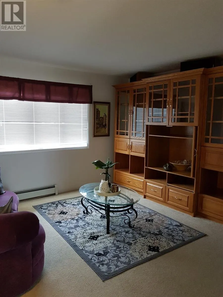 6 Village CT