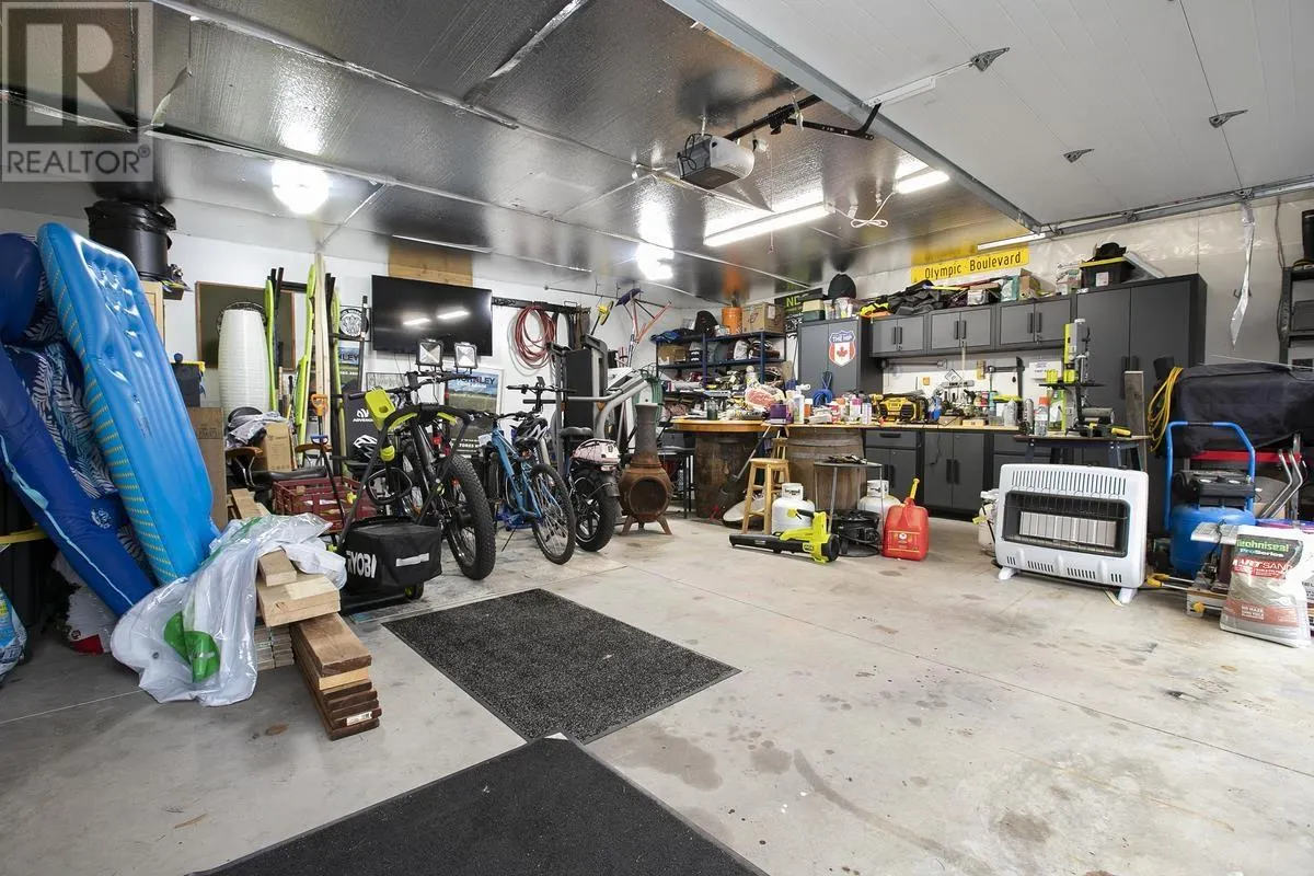 56 Crestwood AVE
