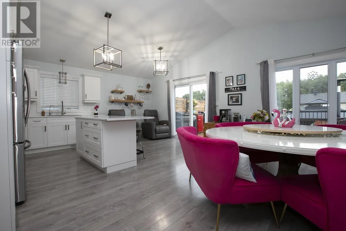 56 Crestwood AVE