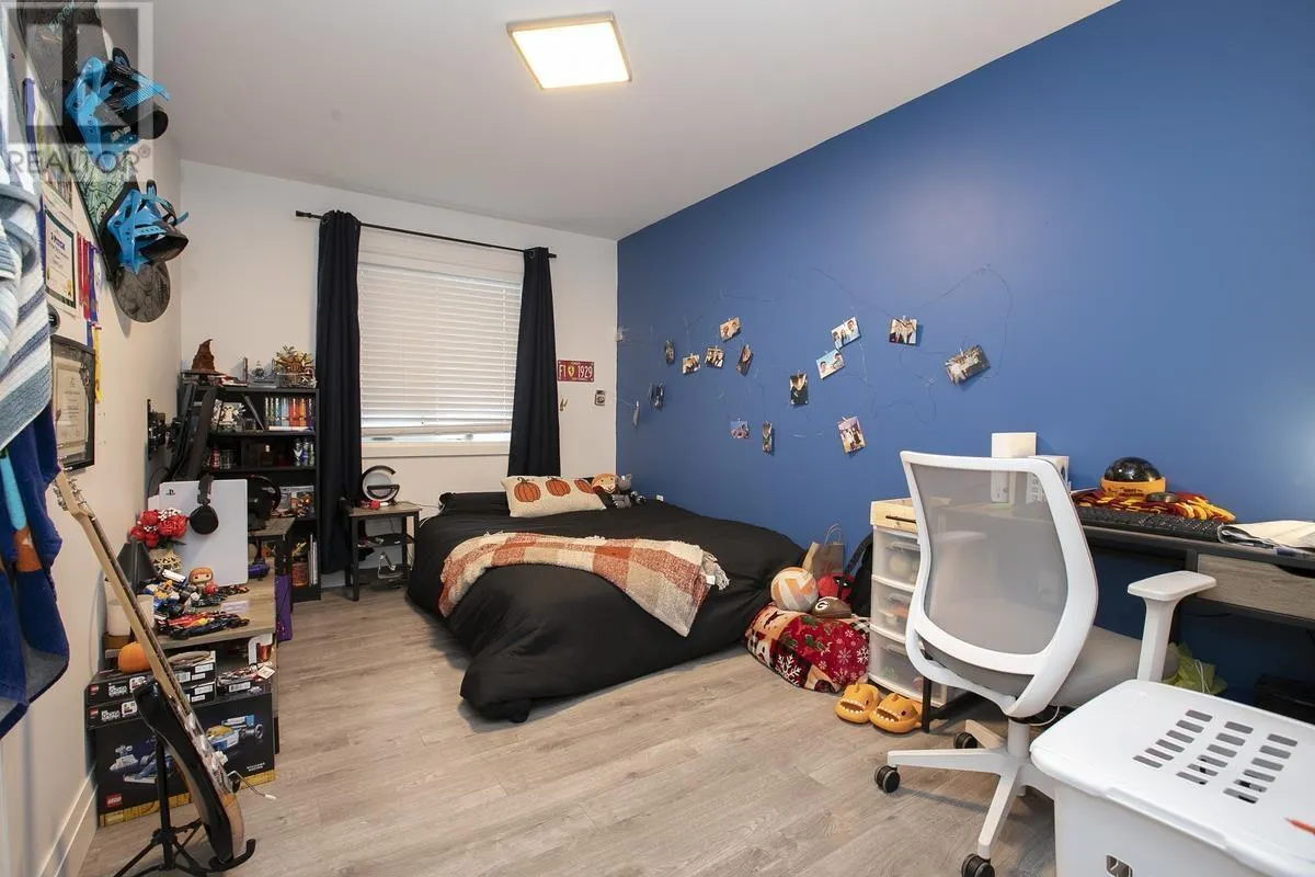 56 Crestwood AVE