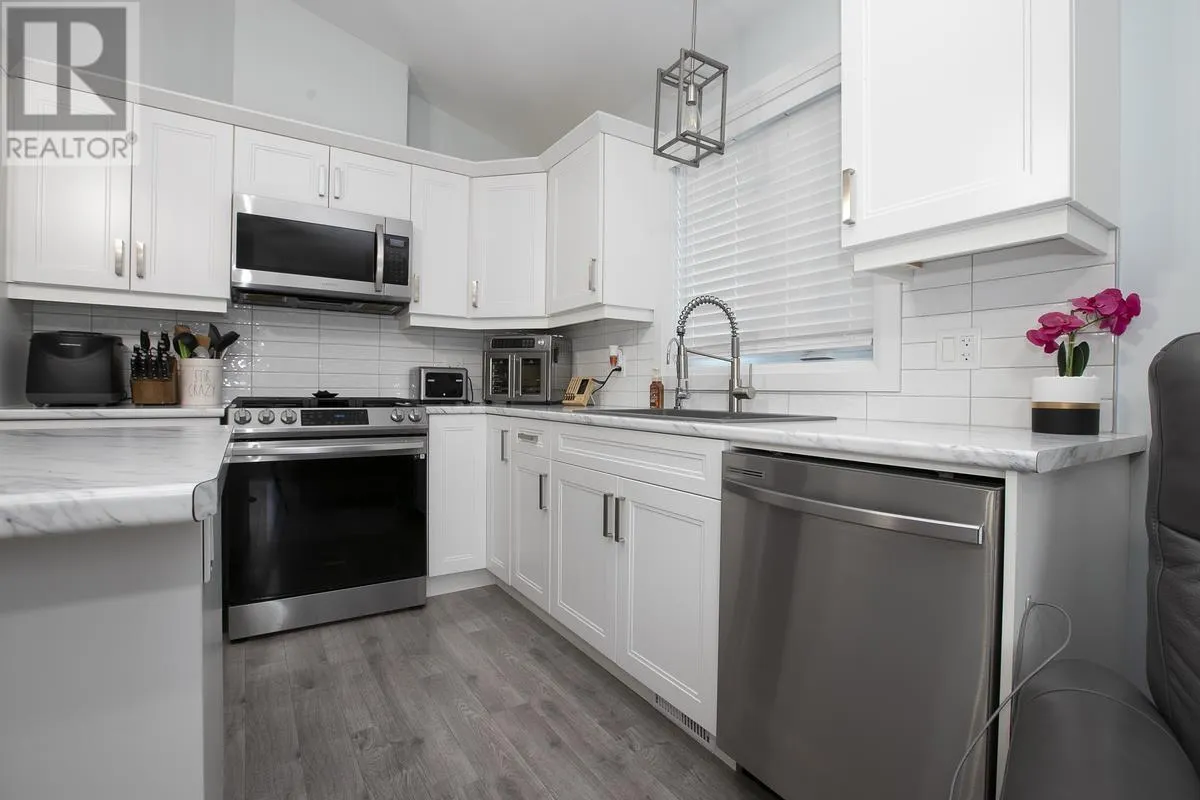 56 Crestwood AVE