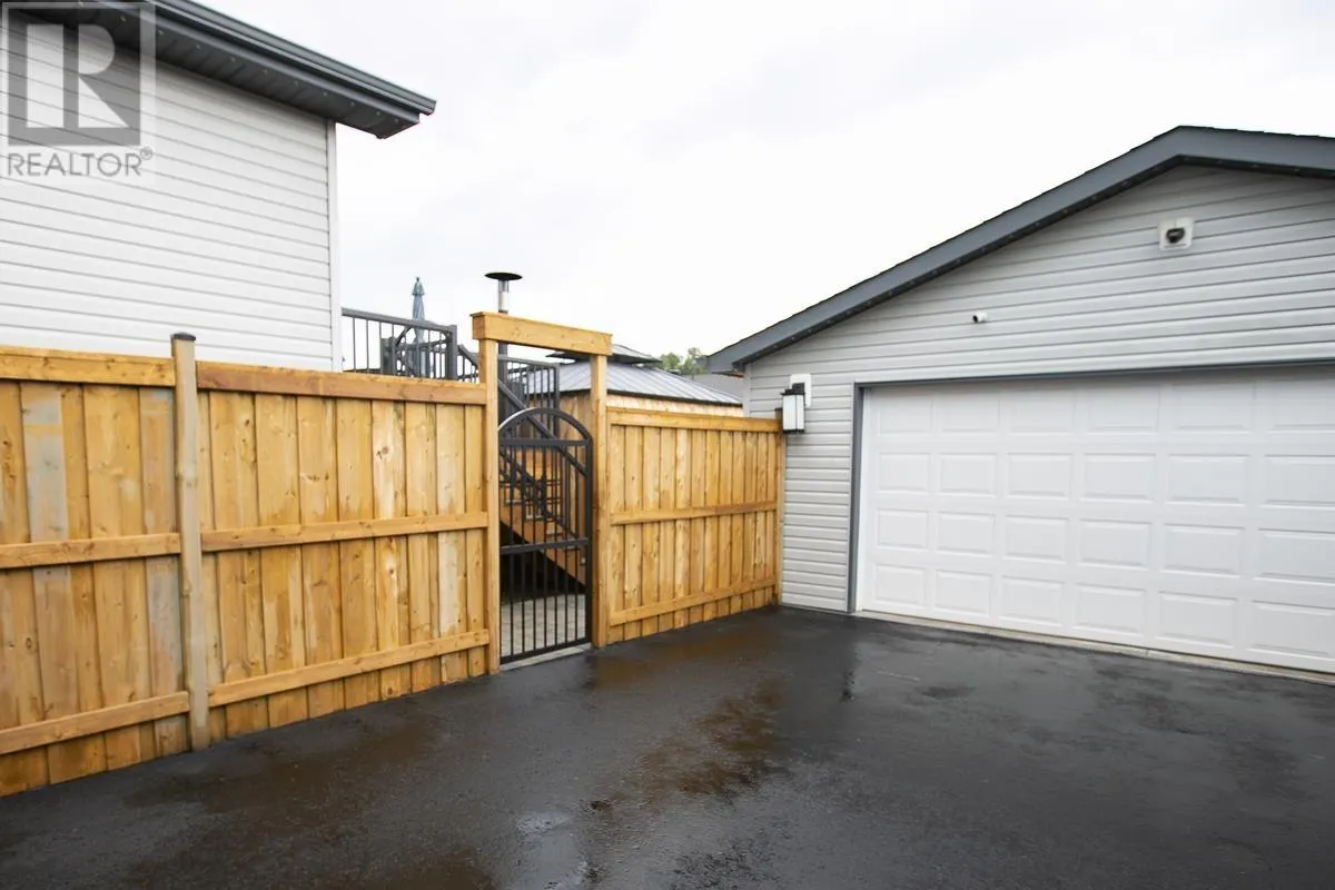 56 Crestwood AVE