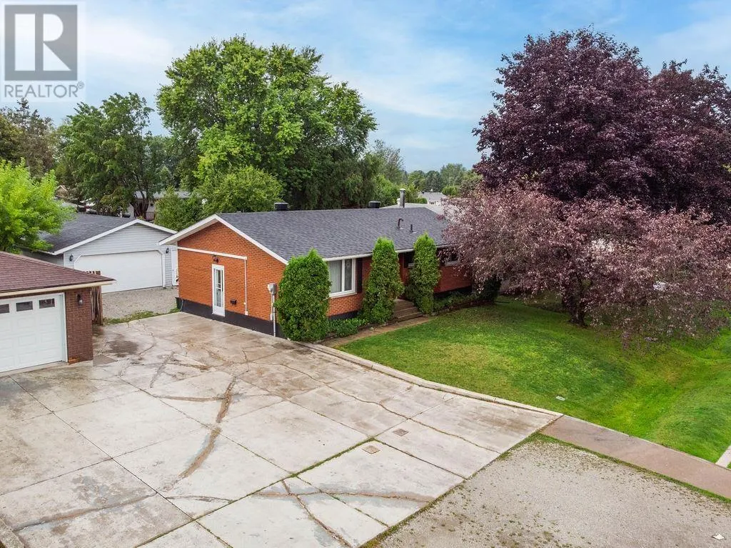51 Glen AVE
