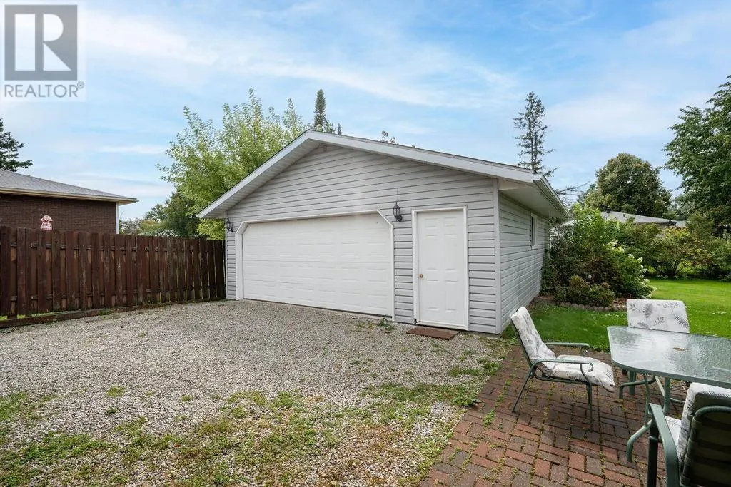 51 Glen AVE