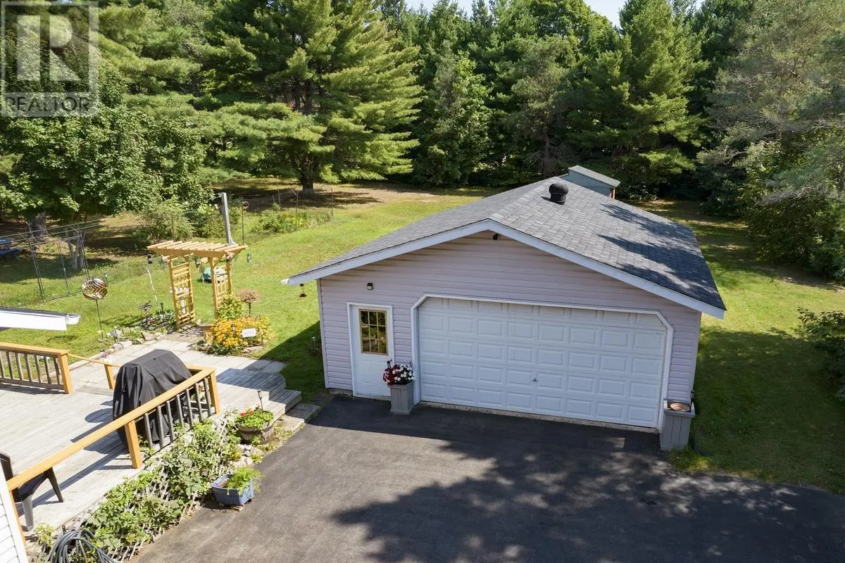 596 Moss RD