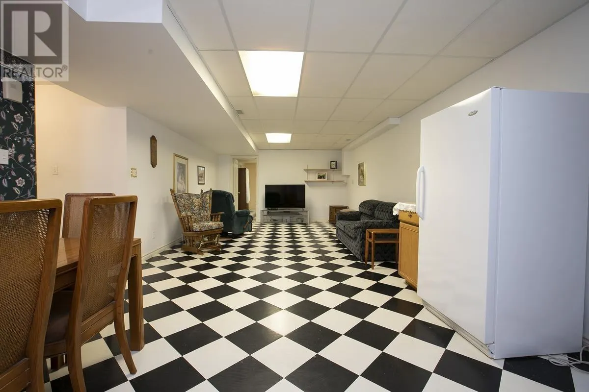 596 Moss RD