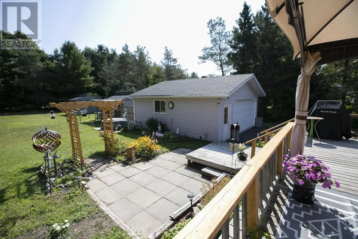 596 Moss RD
