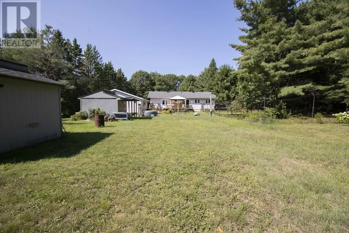 596 Moss RD
