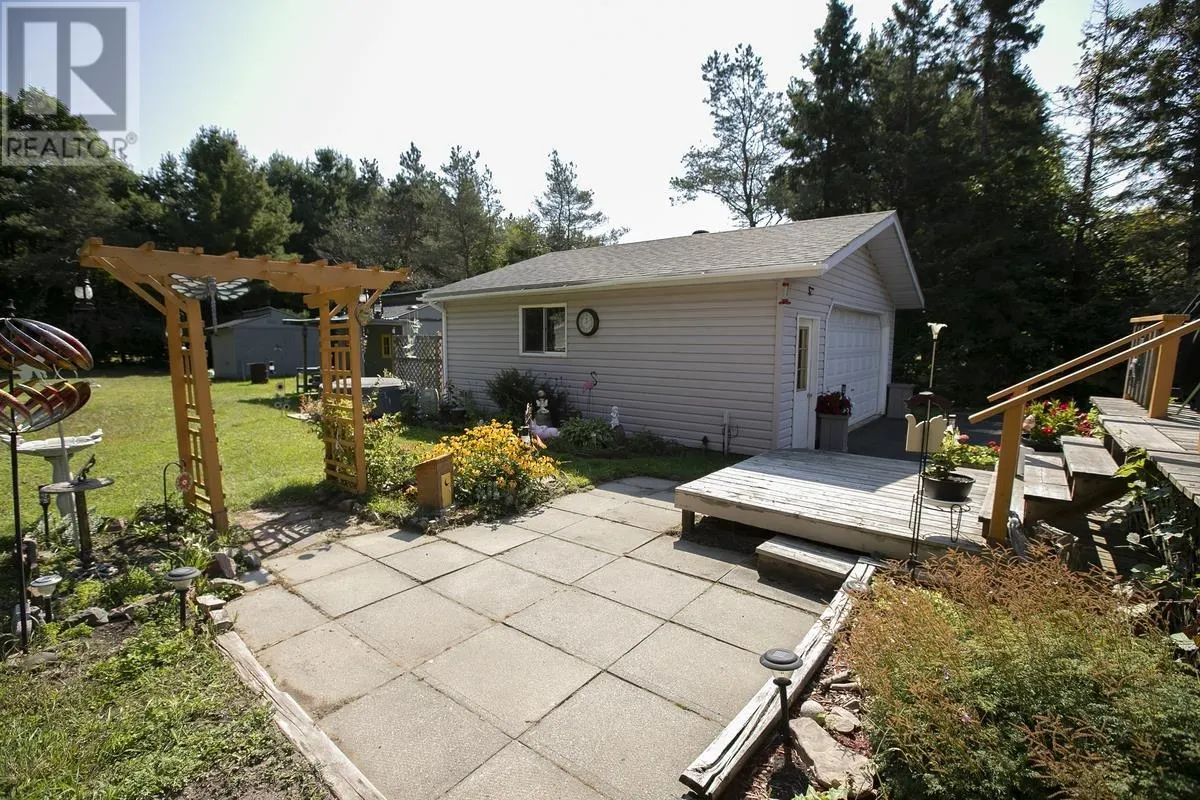 596 Moss RD