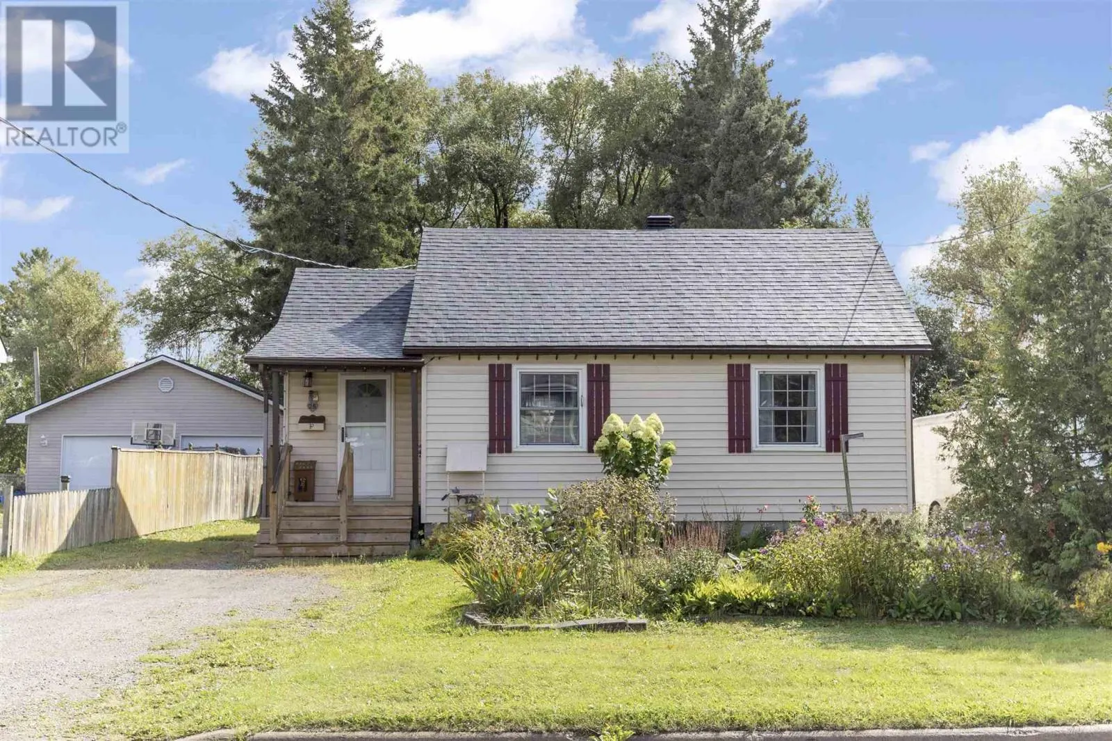 25 Fairview AVE