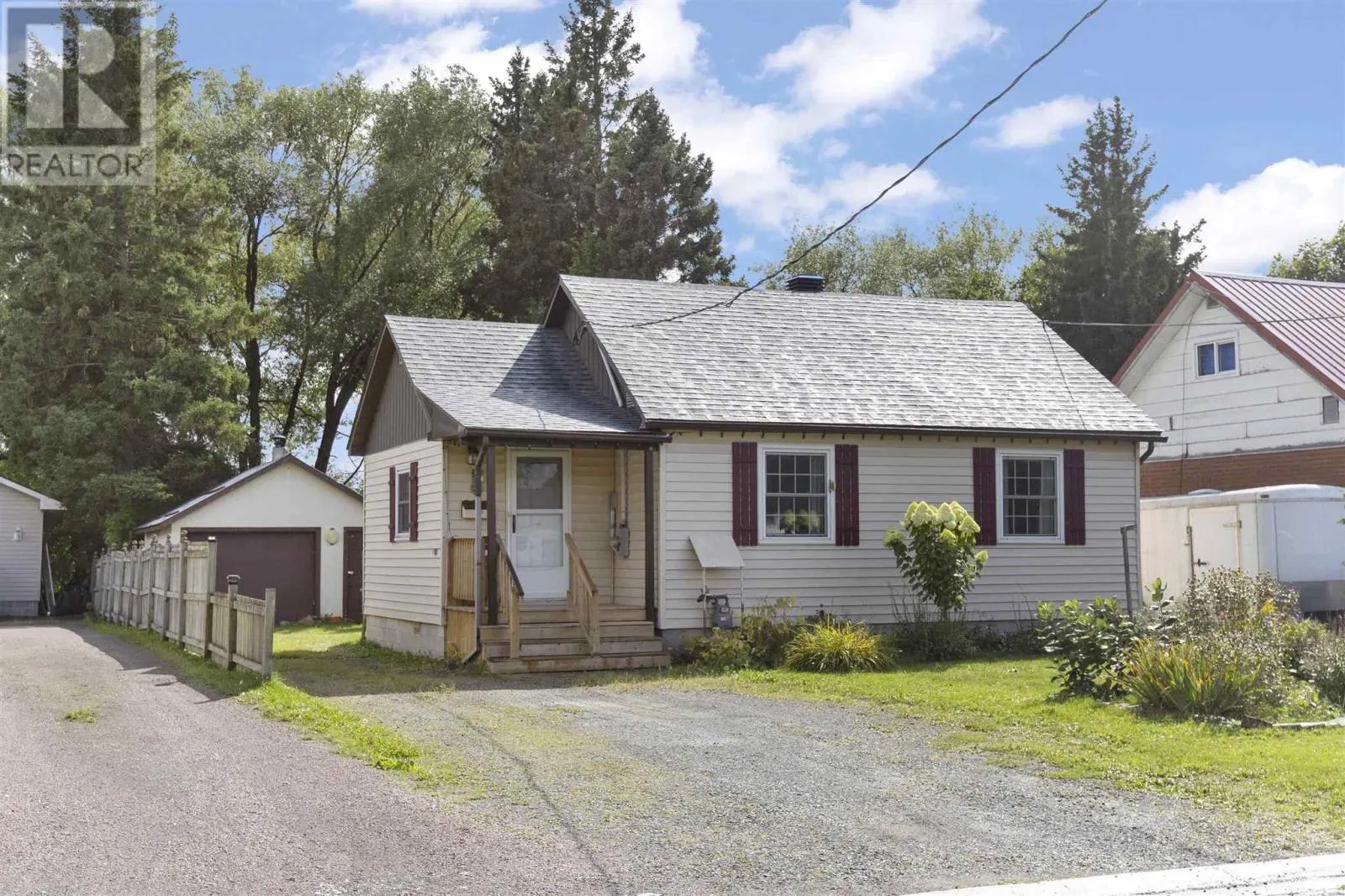 25 Fairview AVE