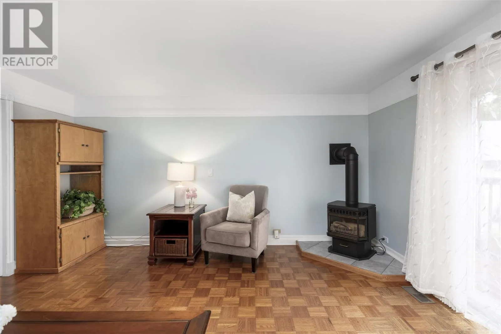 25 Fairview AVE