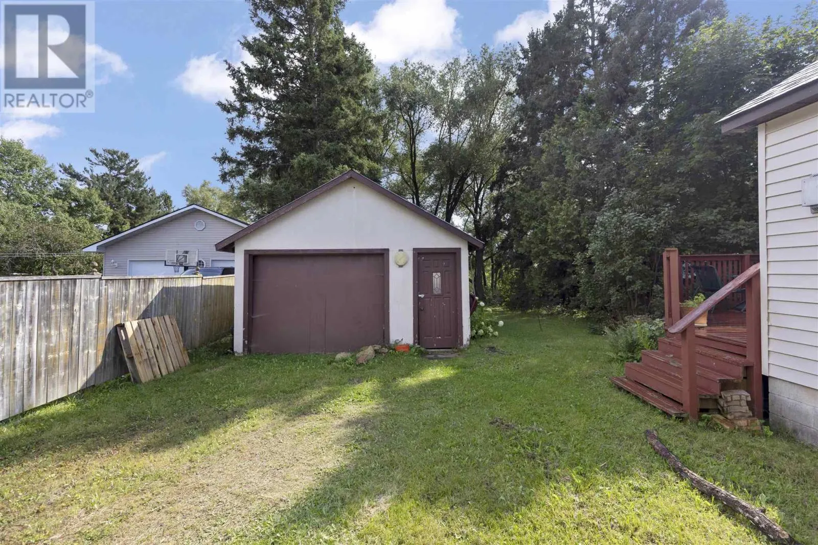25 Fairview AVE