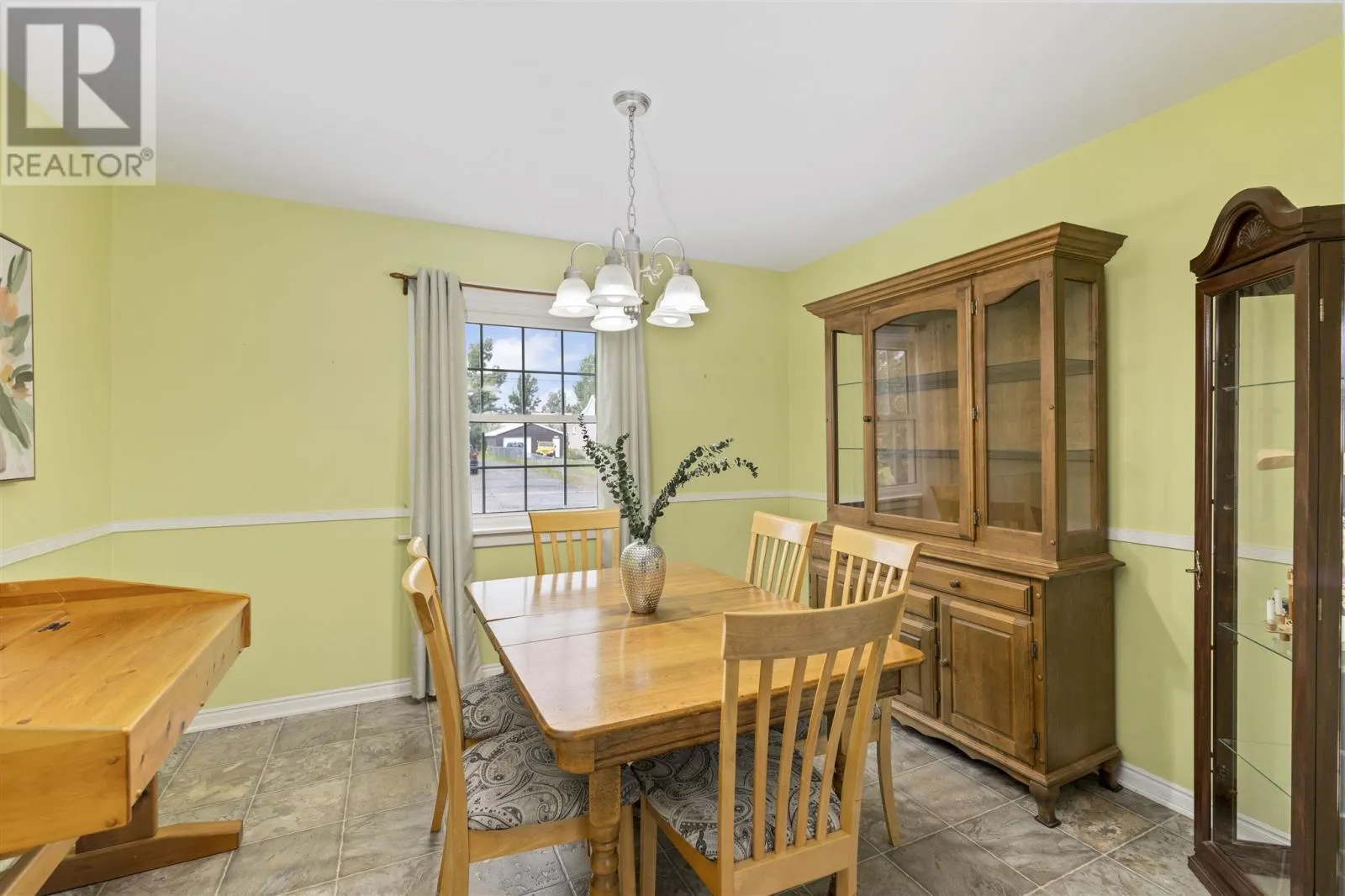 25 Fairview AVE