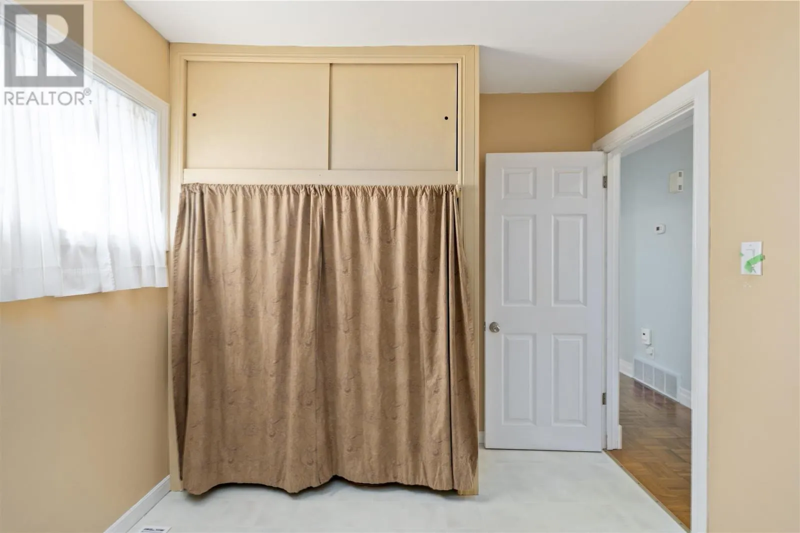 25 Fairview AVE