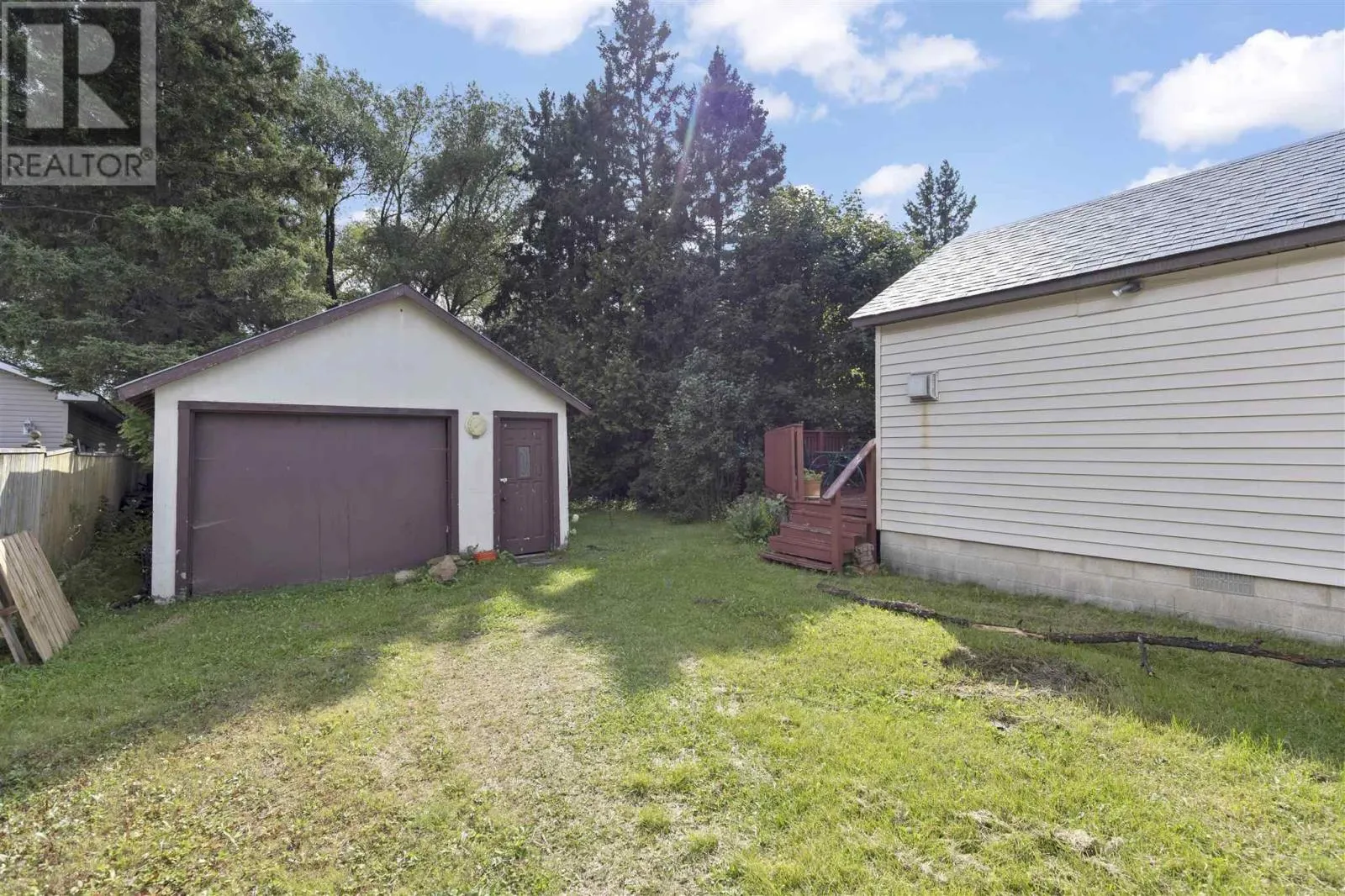 25 Fairview AVE