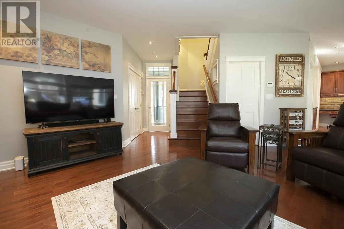 231 MacDonald AVE