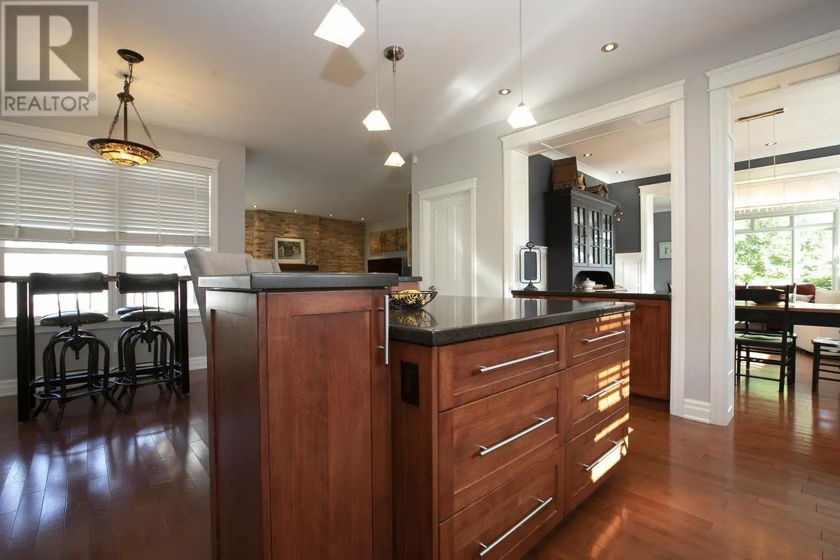 231 MacDonald AVE