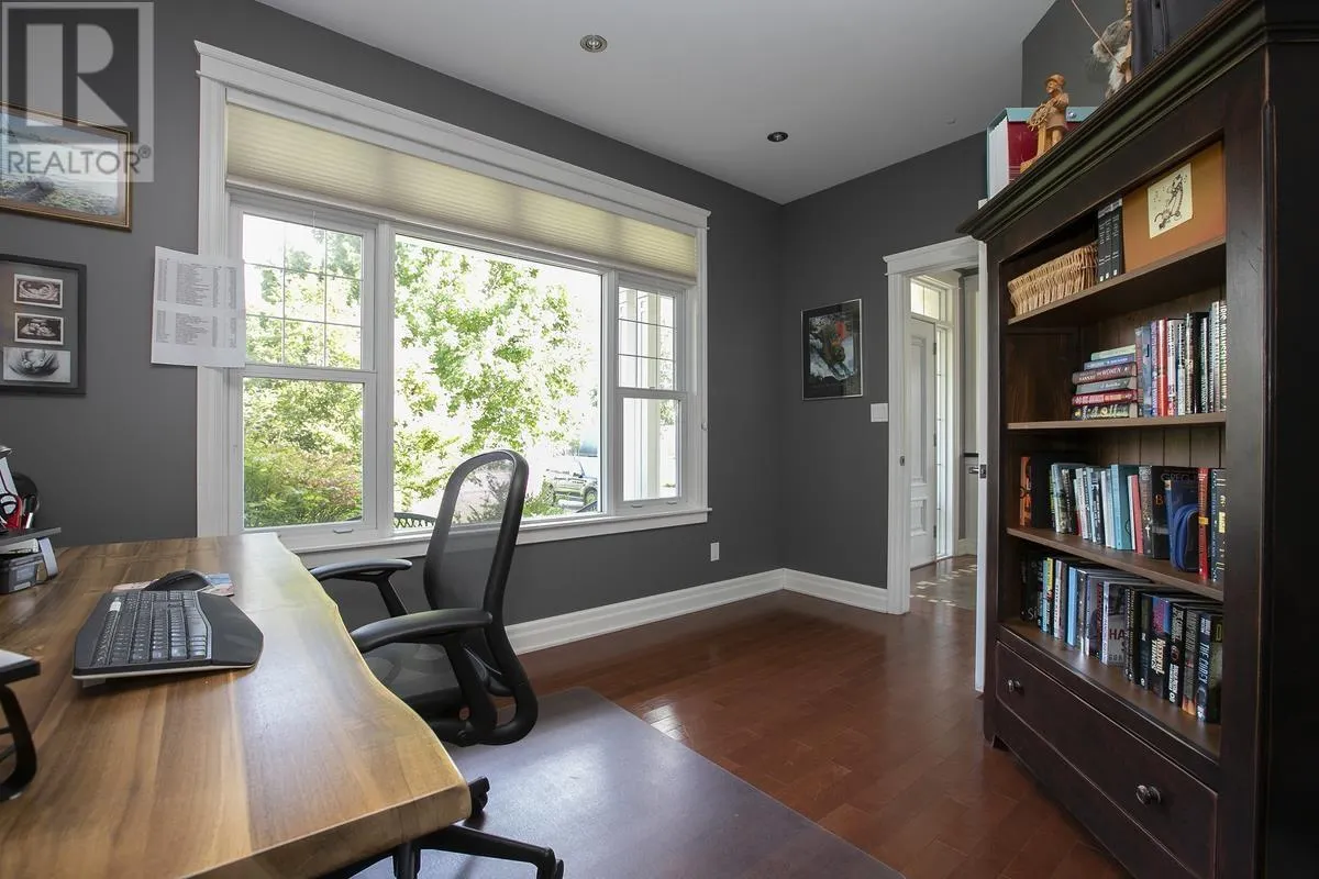 231 MacDonald AVE