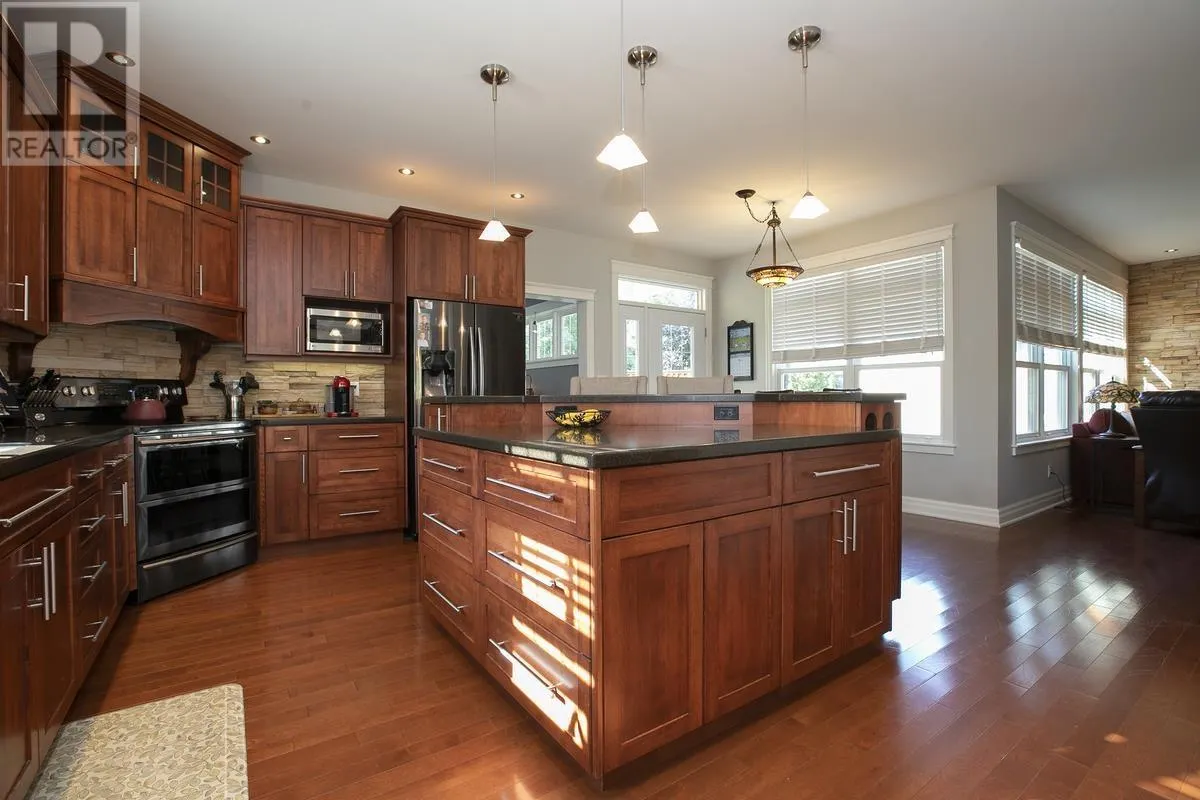 231 MacDonald AVE