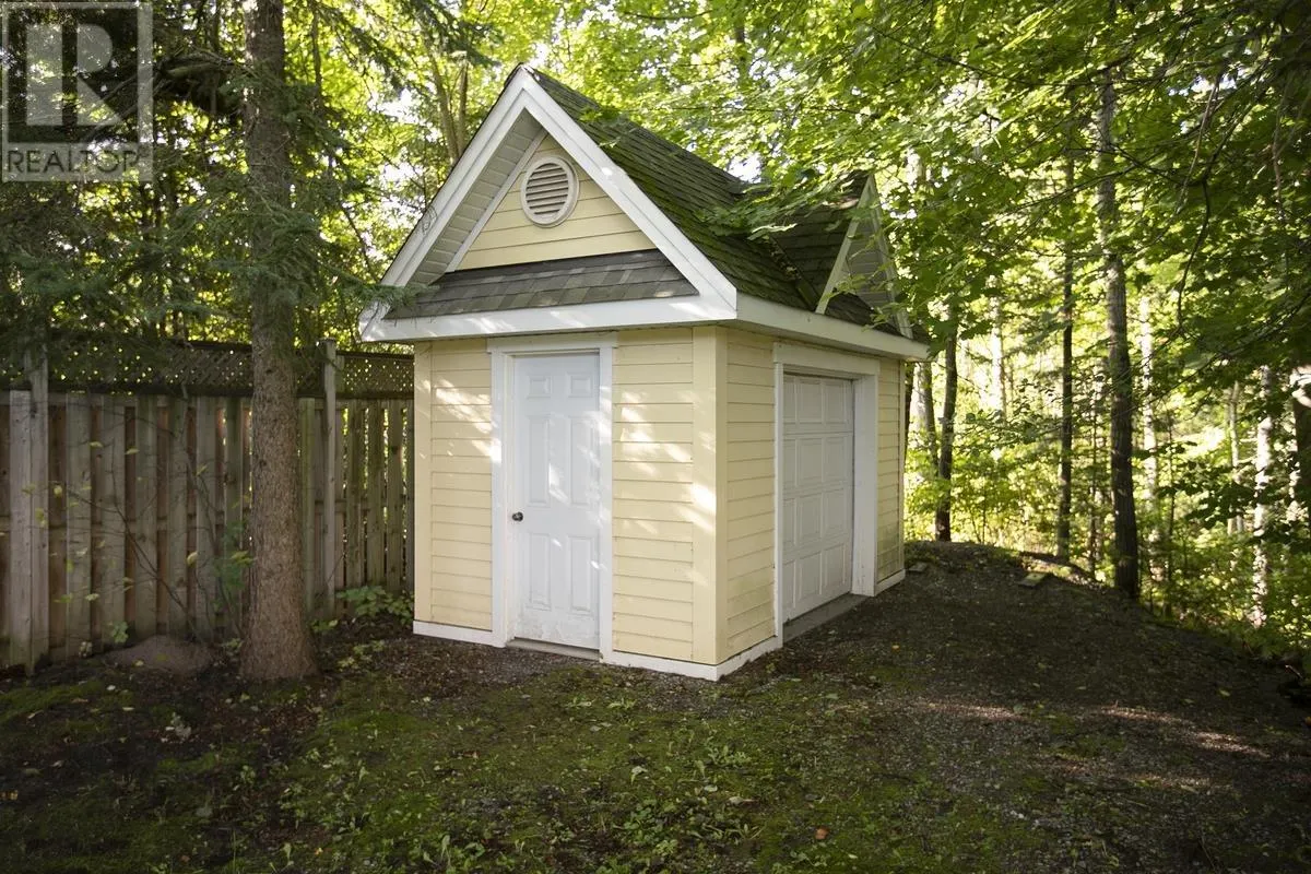 231 MacDonald AVE