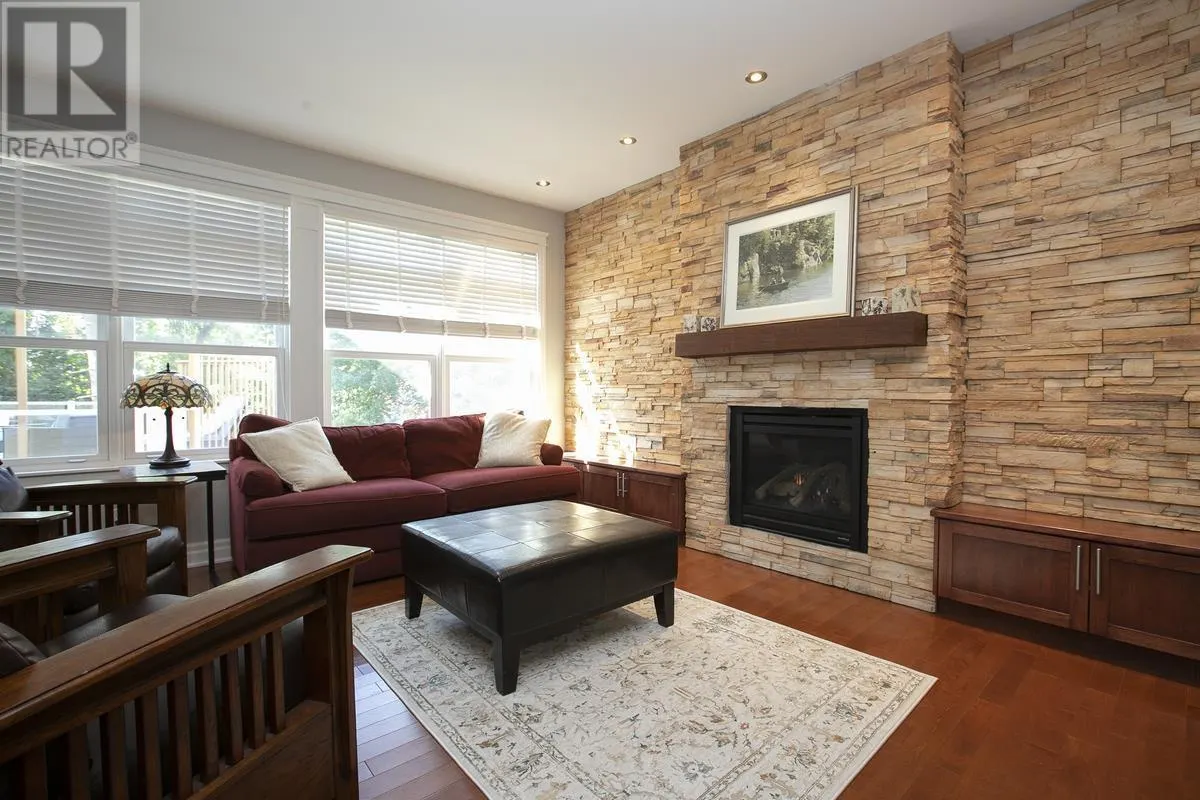 231 MacDonald AVE