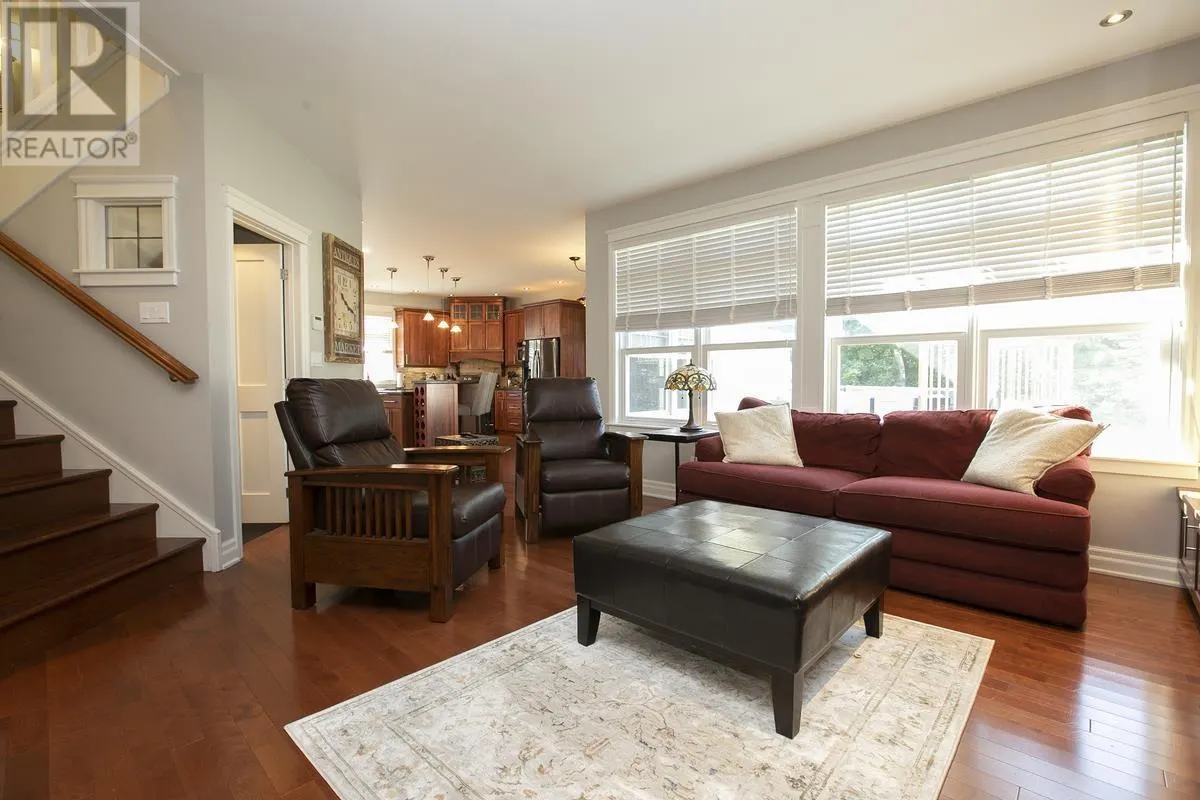231 MacDonald AVE