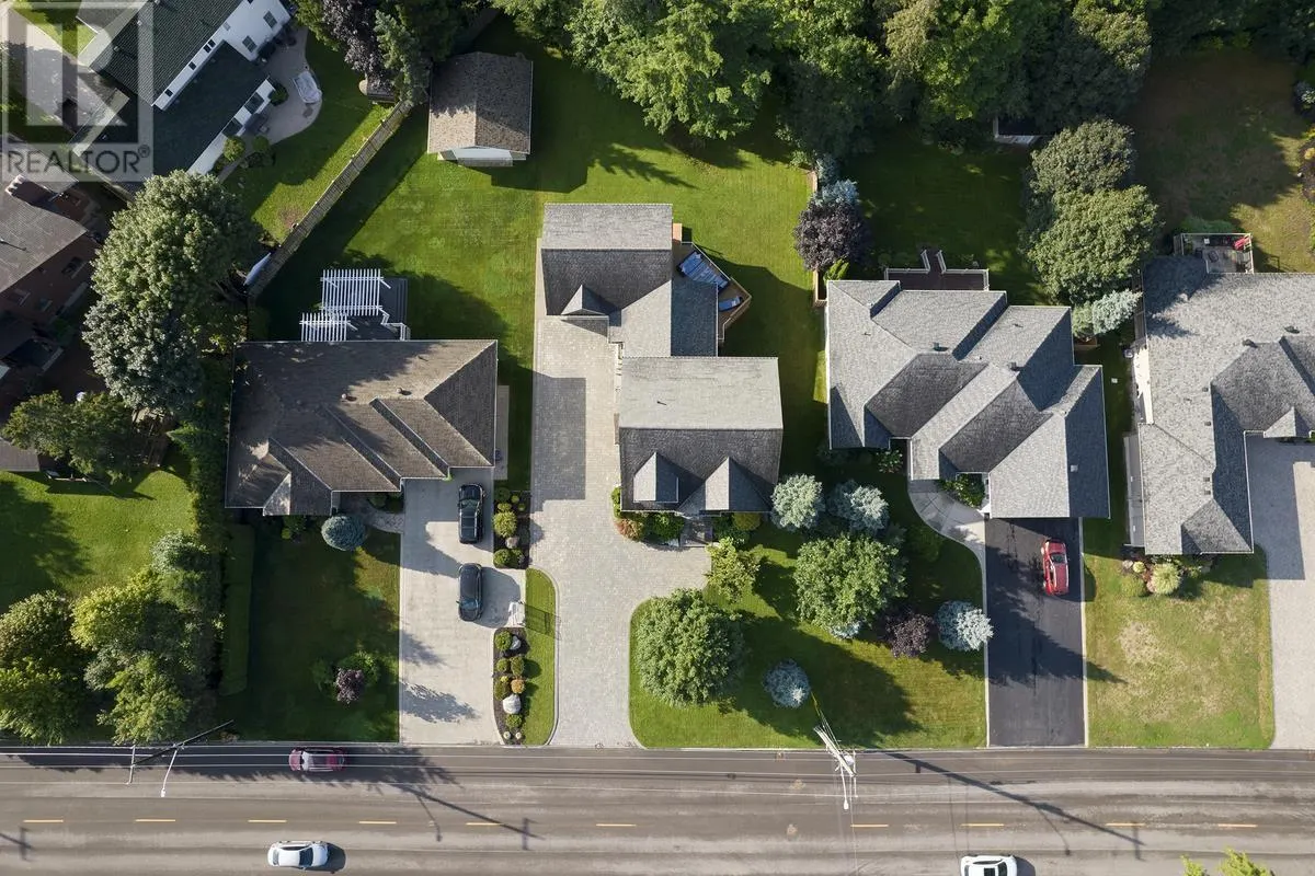 231 MacDonald AVE