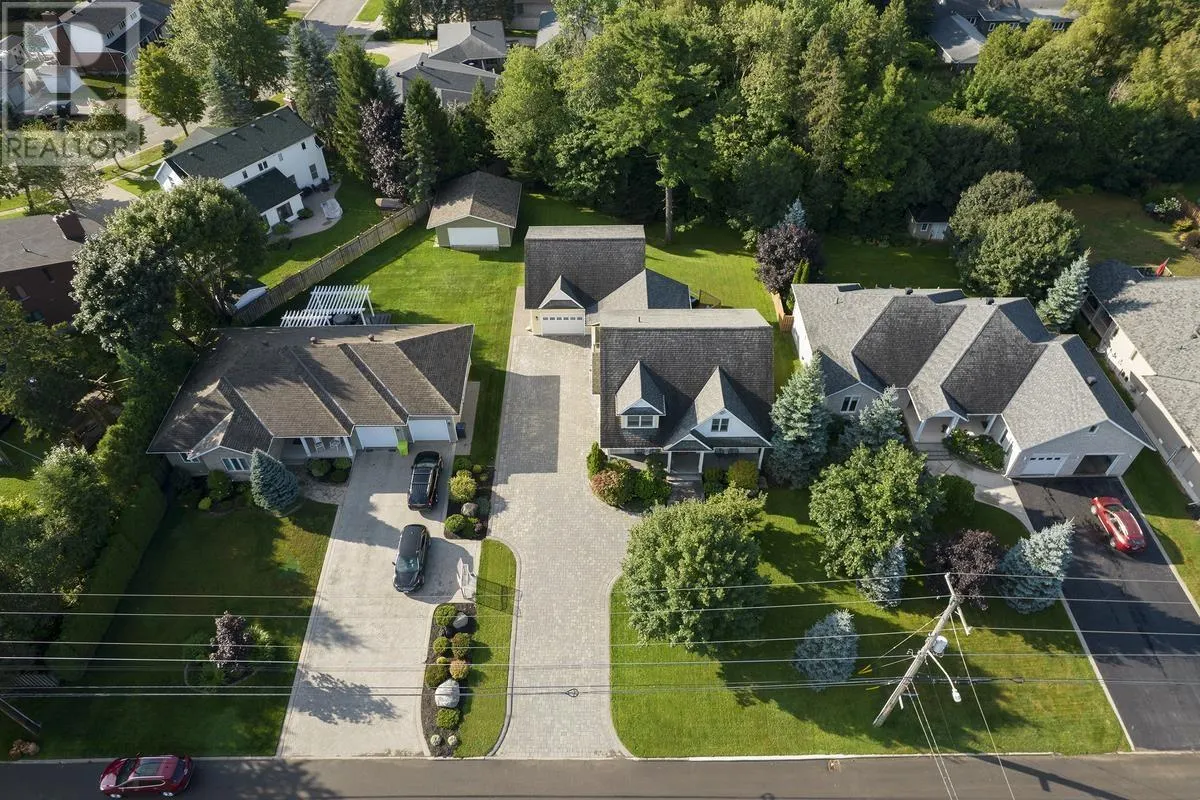 231 MacDonald AVE