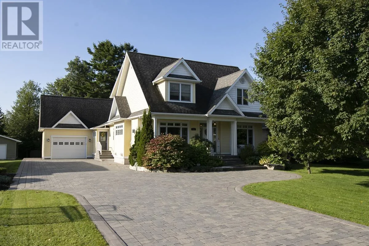 231 MacDonald AVE