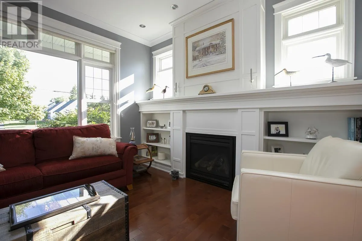 231 MacDonald AVE