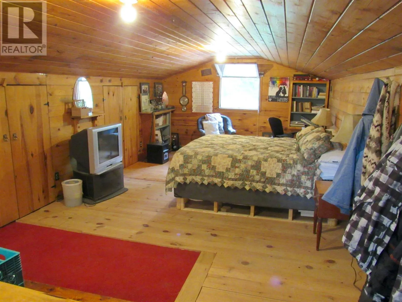 48 Axe Lake RD